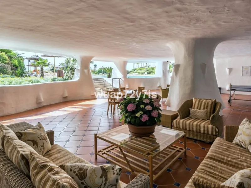 Luxury Ground Floor Apartment in Ventura Del Mar with Private Spacious Terrace.