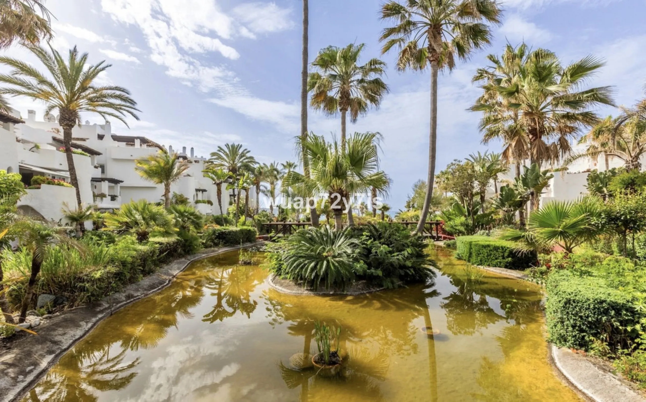 Luxury Ground Floor Apartment in Ventura Del Mar with Private Spacious Terrace.