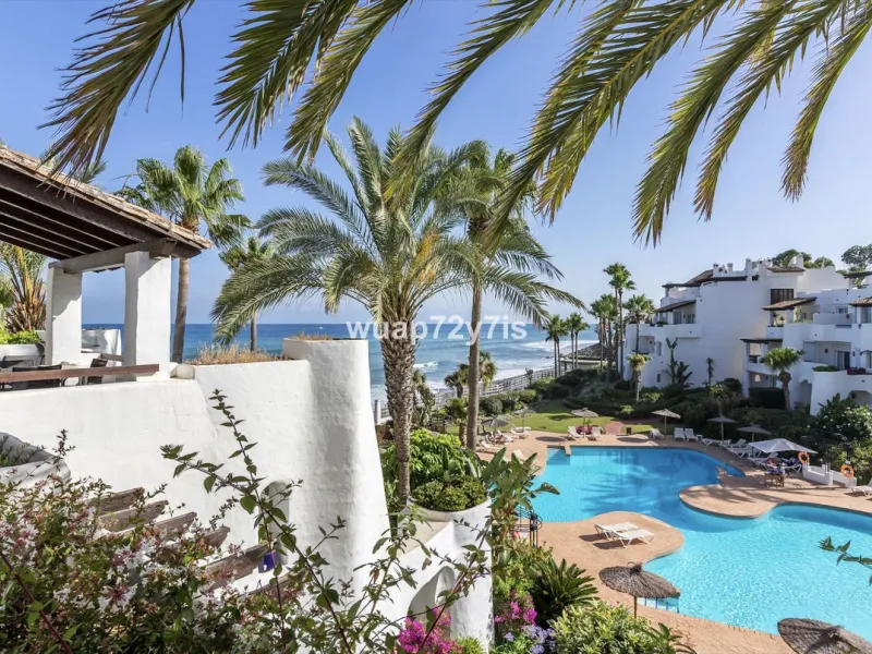 Luxury Ground Floor Apartment in Ventura Del Mar with Private Spacious Terrace.
