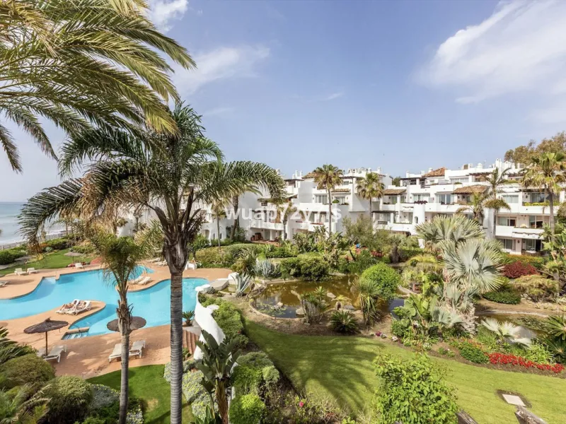 Luxury Ground Floor Apartment in Ventura Del Mar with Private Spacious Terrace.