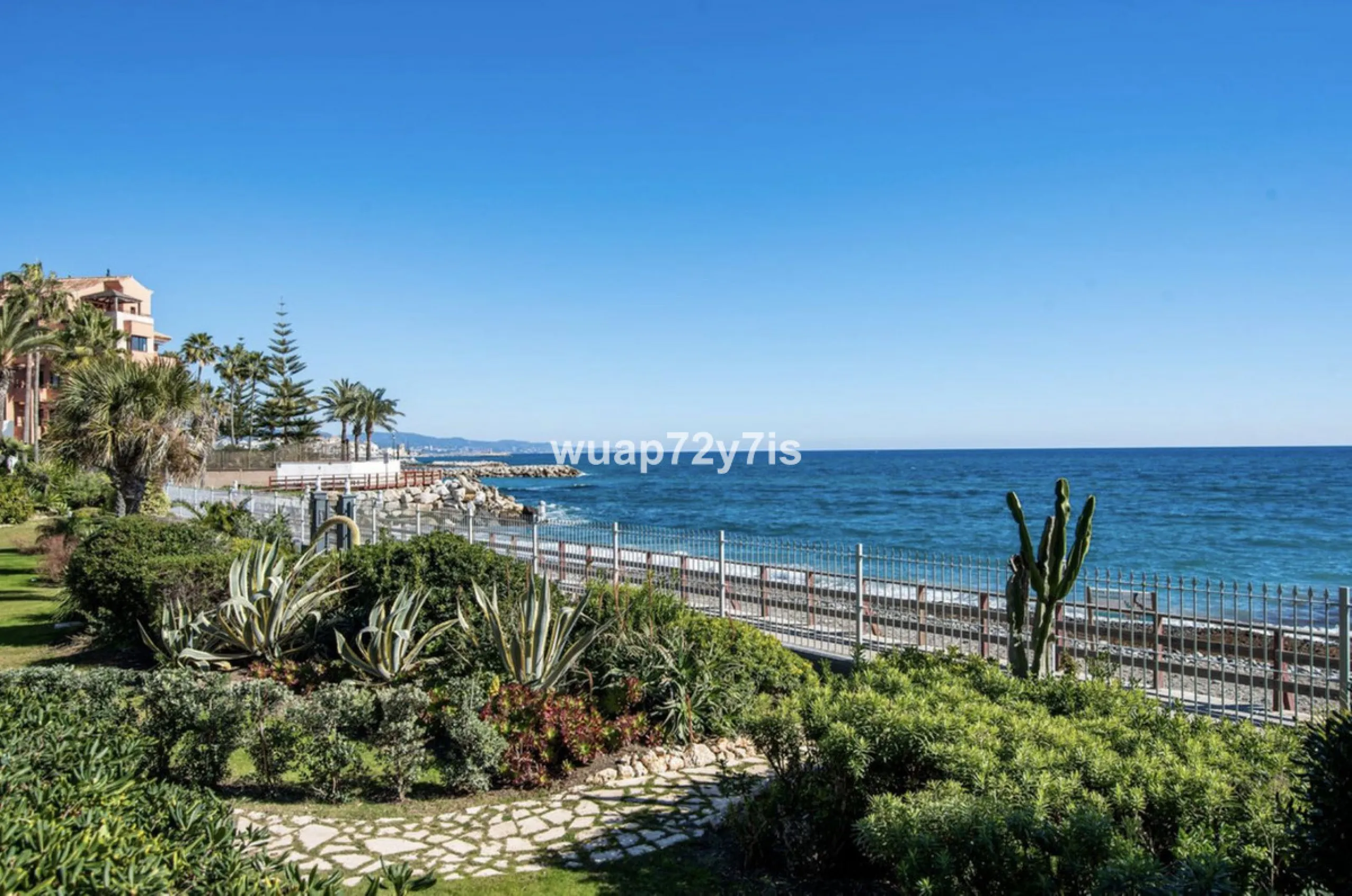 Luxury Ground Floor Apartment in Ventura Del Mar with Private Spacious Terrace.
