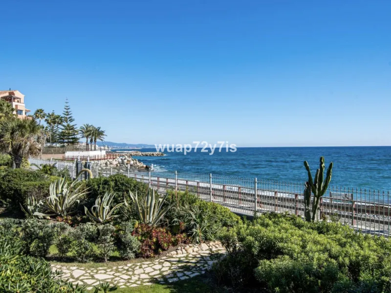 Luxury Ground Floor Apartment in Ventura Del Mar with Private Spacious Terrace.
