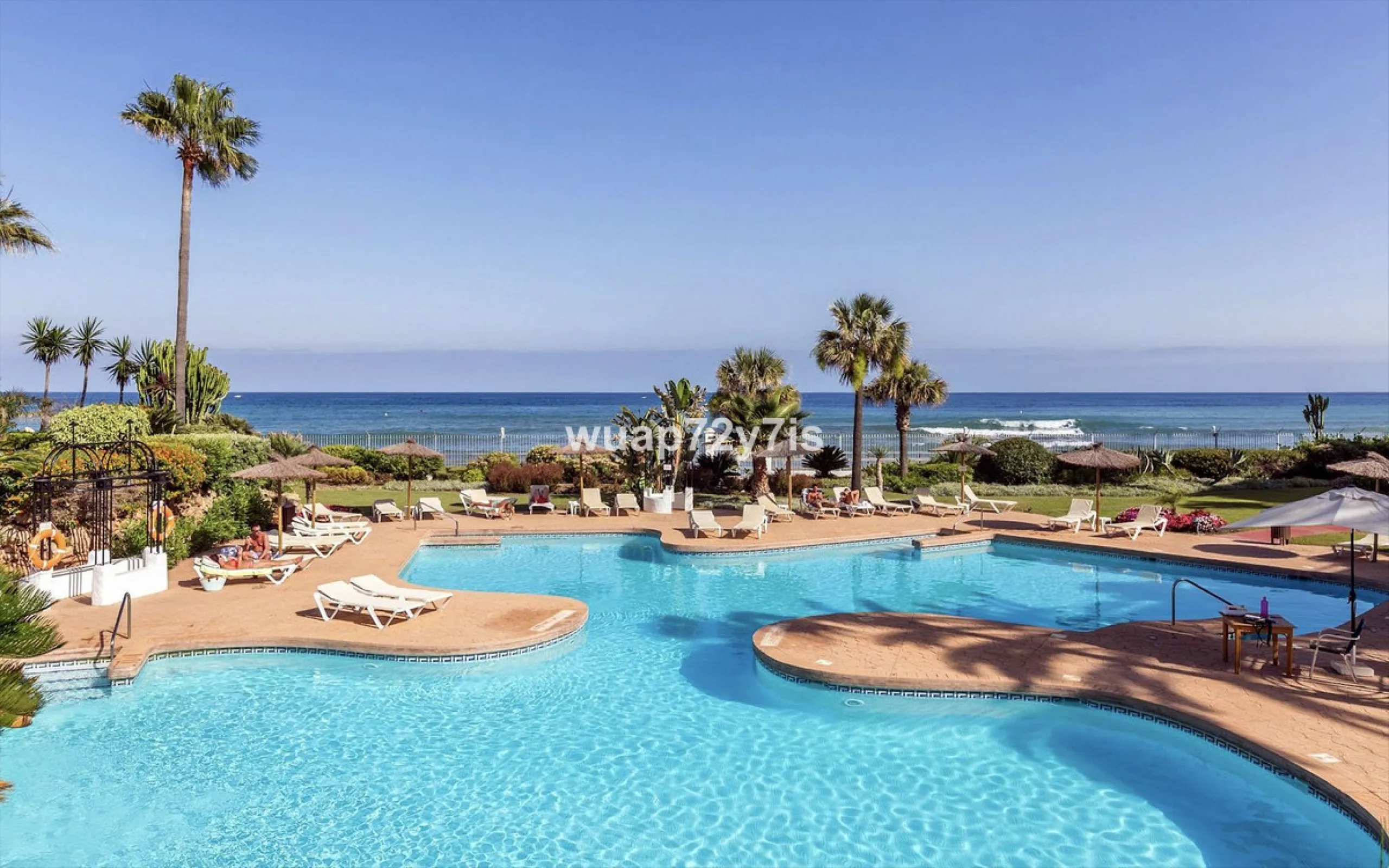 Luxury Ground Floor Apartment in Ventura Del Mar with Private Spacious Terrace.
