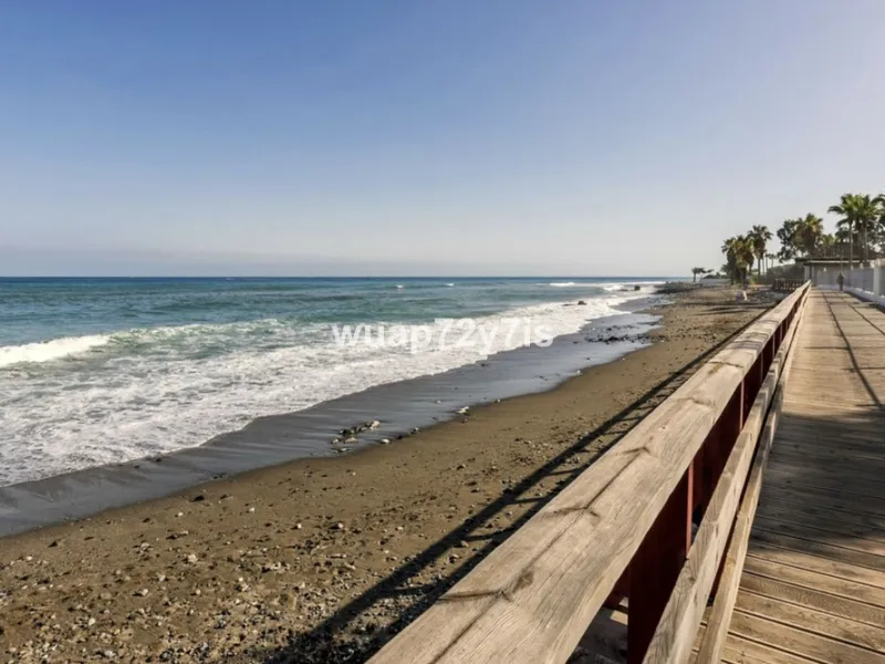 Luxury Ground Floor Apartment in Ventura Del Mar with Private Spacious Terrace.