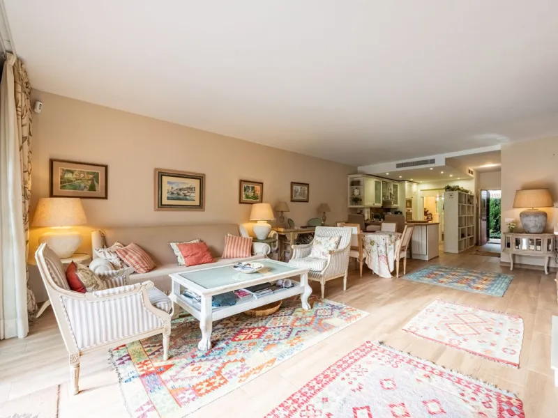 Located within the secure gated community of Oasis de Nagüeles, this beautifully presented semi-detached home offers the perfect blend of comfort, style, and convenience. With three bedrooms, generous living spaces, and a prime location in one of Marbella