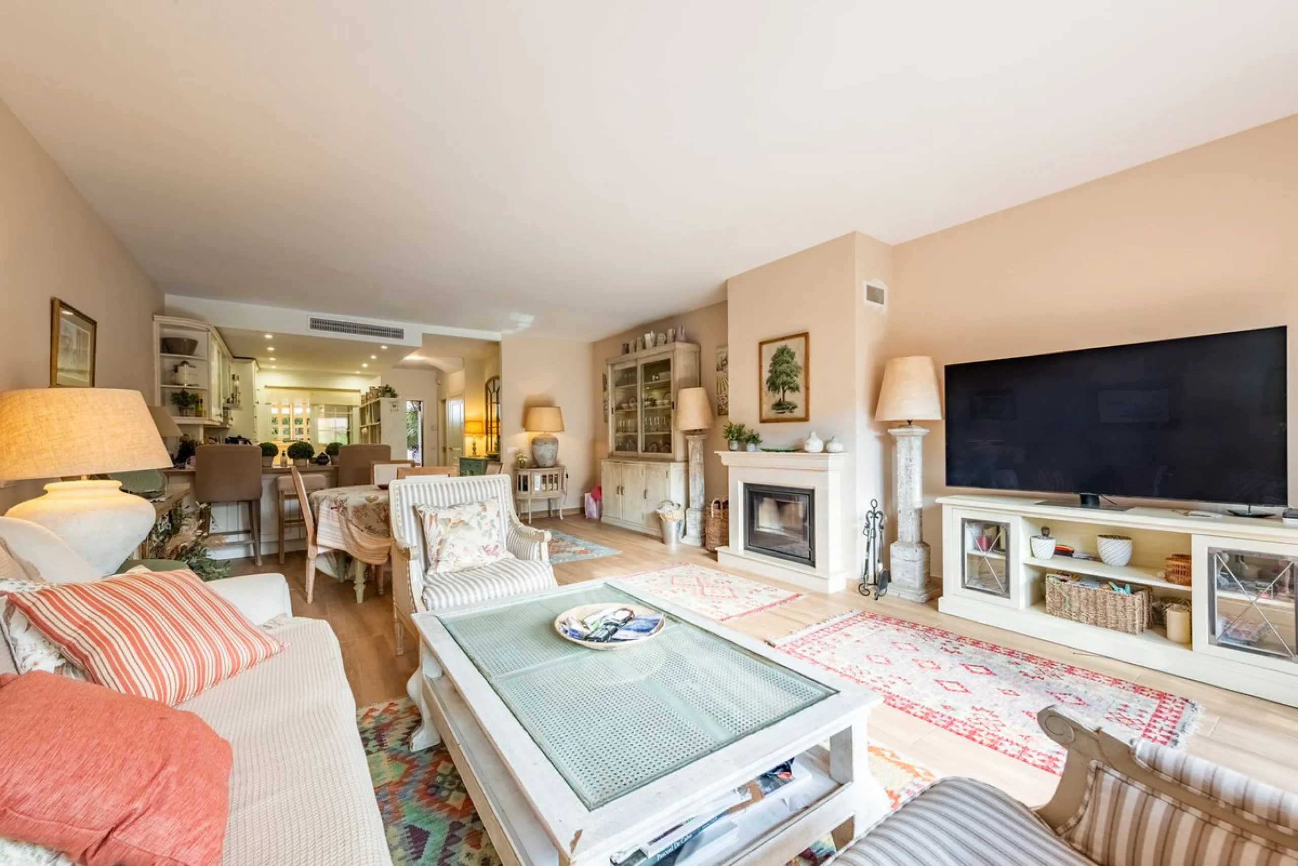 Located within the secure gated community of Oasis de Nagüeles, this beautifully presented semi-detached home offers the perfect blend of comfort, style, and convenience. With three bedrooms, generous living spaces, and a prime location in one of Marbella