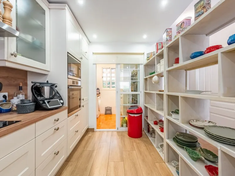 Located within the secure gated community of Oasis de Nagüeles, this beautifully presented semi-detached home offers the perfect blend of comfort, style, and convenience. With three bedrooms, generous living spaces, and a prime location in one of Marbella