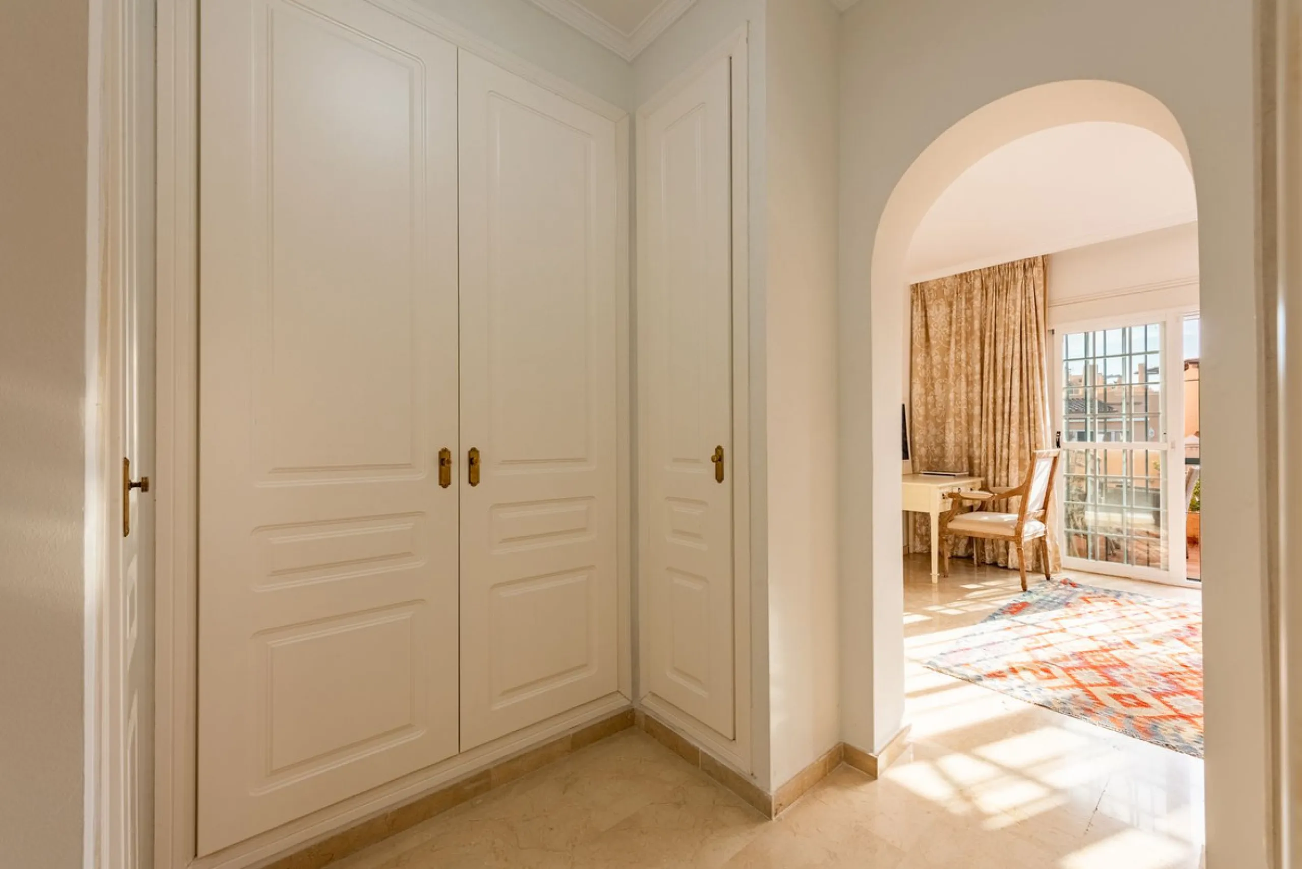 Located within the secure gated community of Oasis de Nagüeles, this beautifully presented semi-detached home offers the perfect blend of comfort, style, and convenience. With three bedrooms, generous living spaces, and a prime location in one of Marbella