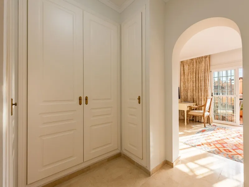 Located within the secure gated community of Oasis de Nagüeles, this beautifully presented semi-detached home offers the perfect blend of comfort, style, and convenience. With three bedrooms, generous living spaces, and a prime location in one of Marbella