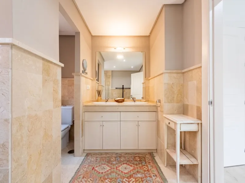 Located within the secure gated community of Oasis de Nagüeles, this beautifully presented semi-detached home offers the perfect blend of comfort, style, and convenience. With three bedrooms, generous living spaces, and a prime location in one of Marbella