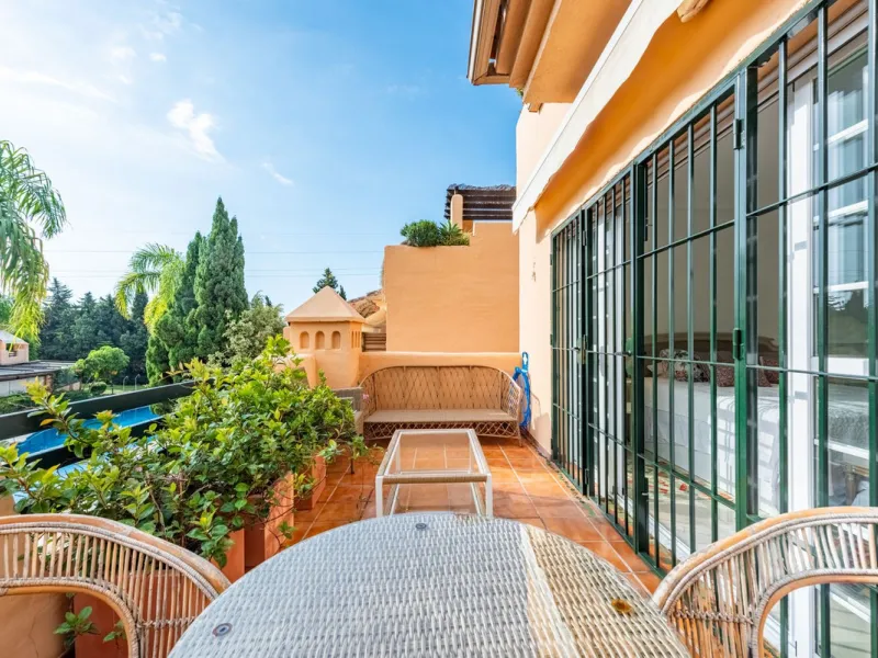Located within the secure gated community of Oasis de Nagüeles, this beautifully presented semi-detached home offers the perfect blend of comfort, style, and convenience. With three bedrooms, generous living spaces, and a prime location in one of Marbella