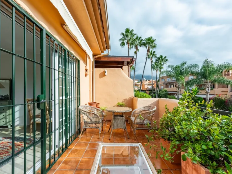 Located within the secure gated community of Oasis de Nagüeles, this beautifully presented semi-detached home offers the perfect blend of comfort, style, and convenience. With three bedrooms, generous living spaces, and a prime location in one of Marbella