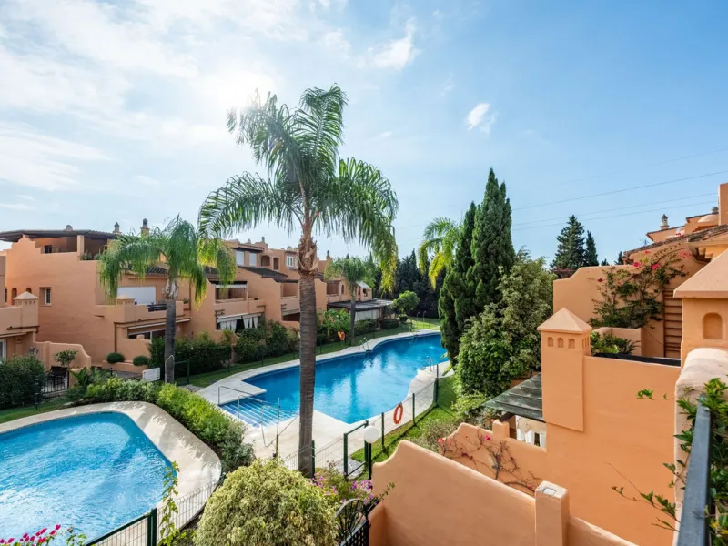 Located within the secure gated community of Oasis de Nagüeles, this beautifully presented semi-detached home offers the perfect blend of comfort, style, and convenience. With three bedrooms, generous living spaces, and a prime location in one of Marbella