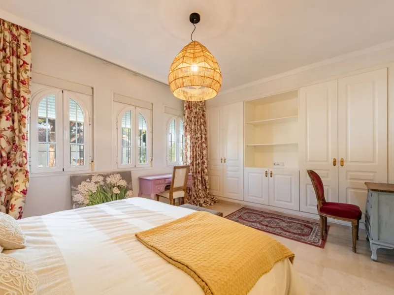 Located within the secure gated community of Oasis de Nagüeles, this beautifully presented semi-detached home offers the perfect blend of comfort, style, and convenience. With three bedrooms, generous living spaces, and a prime location in one of Marbella