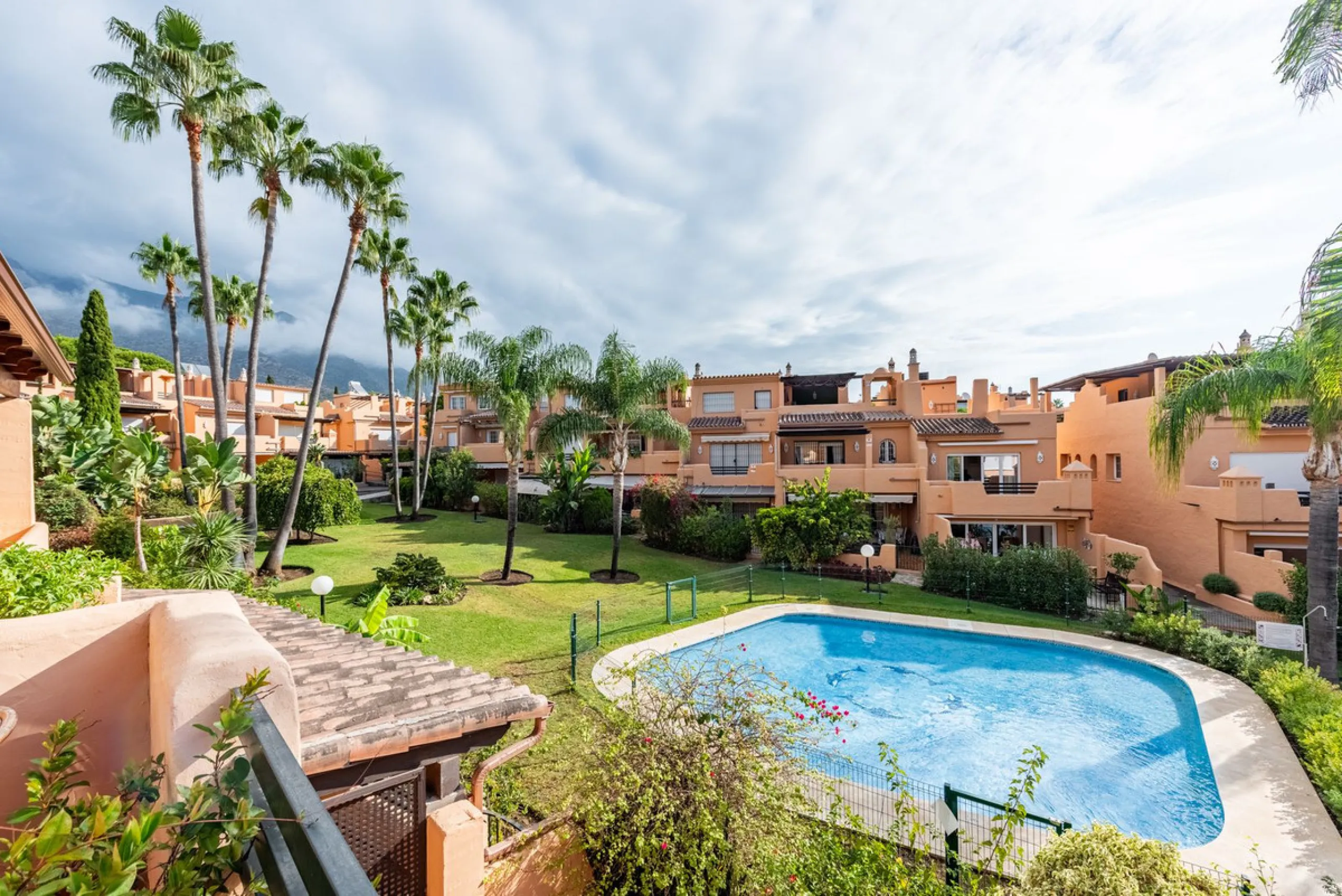 Located within the secure gated community of Oasis de Nagüeles, this beautifully presented semi-detached home offers the perfect blend of comfort, style, and convenience. With three bedrooms, generous living spaces, and a prime location in one of Marbella
