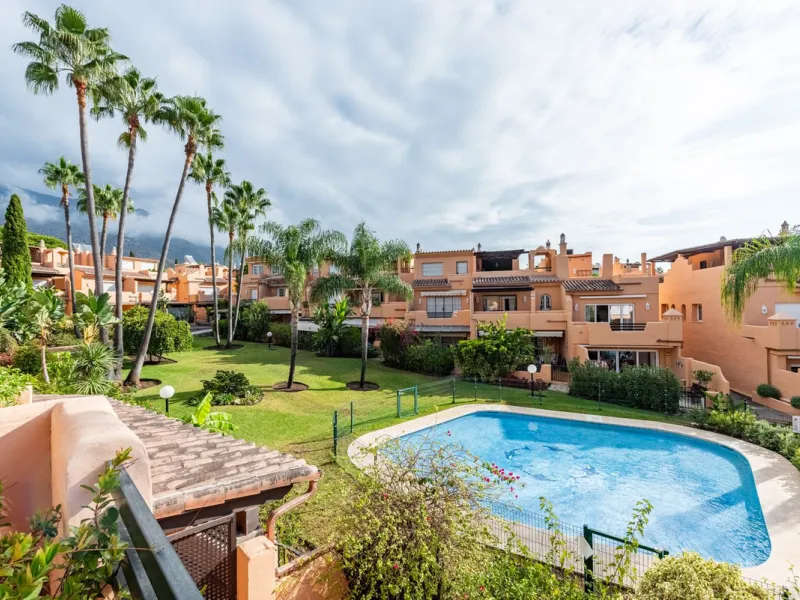 Located within the secure gated community of Oasis de Nagüeles, this beautifully presented semi-detached home offers the perfect blend of comfort, style, and convenience. With three bedrooms, generous living spaces, and a prime location in one of Marbella