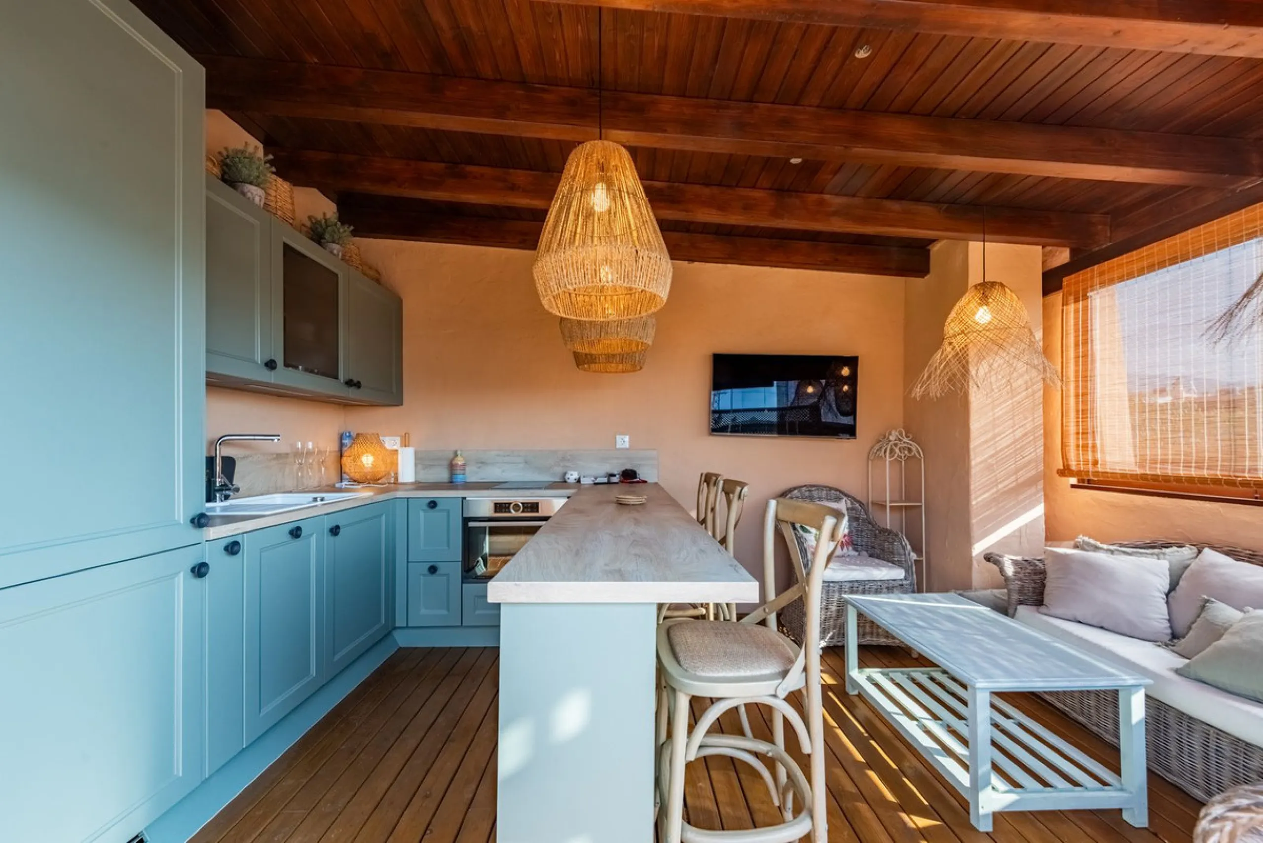 Located within the secure gated community of Oasis de Nagüeles, this beautifully presented semi-detached home offers the perfect blend of comfort, style, and convenience. With three bedrooms, generous living spaces, and a prime location in one of Marbella