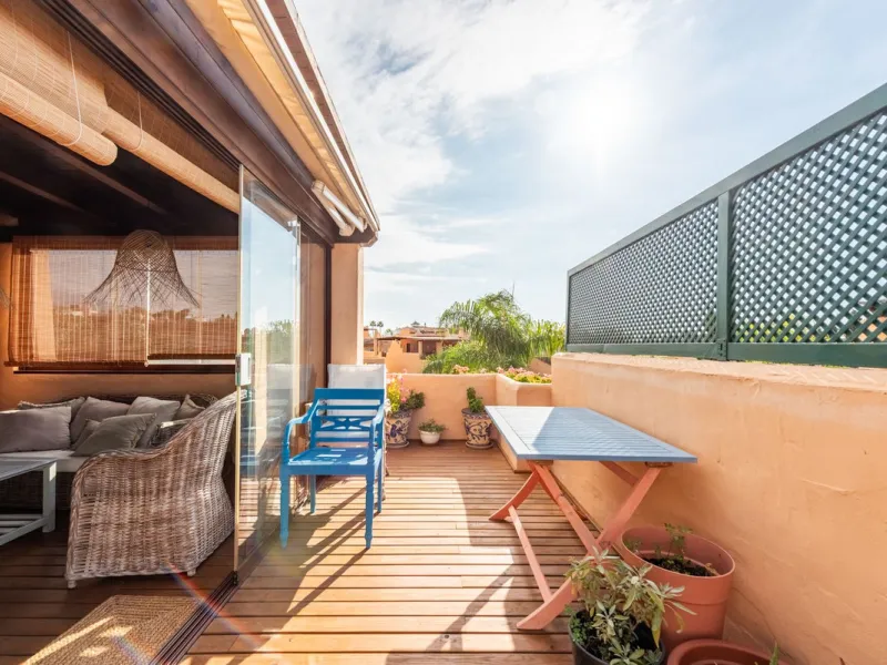 Located within the secure gated community of Oasis de Nagüeles, this beautifully presented semi-detached home offers the perfect blend of comfort, style, and convenience. With three bedrooms, generous living spaces, and a prime location in one of Marbella