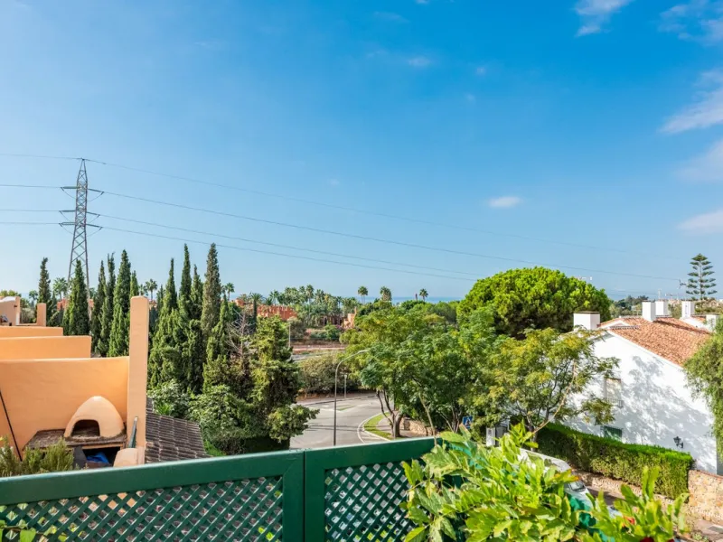 Located within the secure gated community of Oasis de Nagüeles, this beautifully presented semi-detached home offers the perfect blend of comfort, style, and convenience. With three bedrooms, generous living spaces, and a prime location in one of Marbella