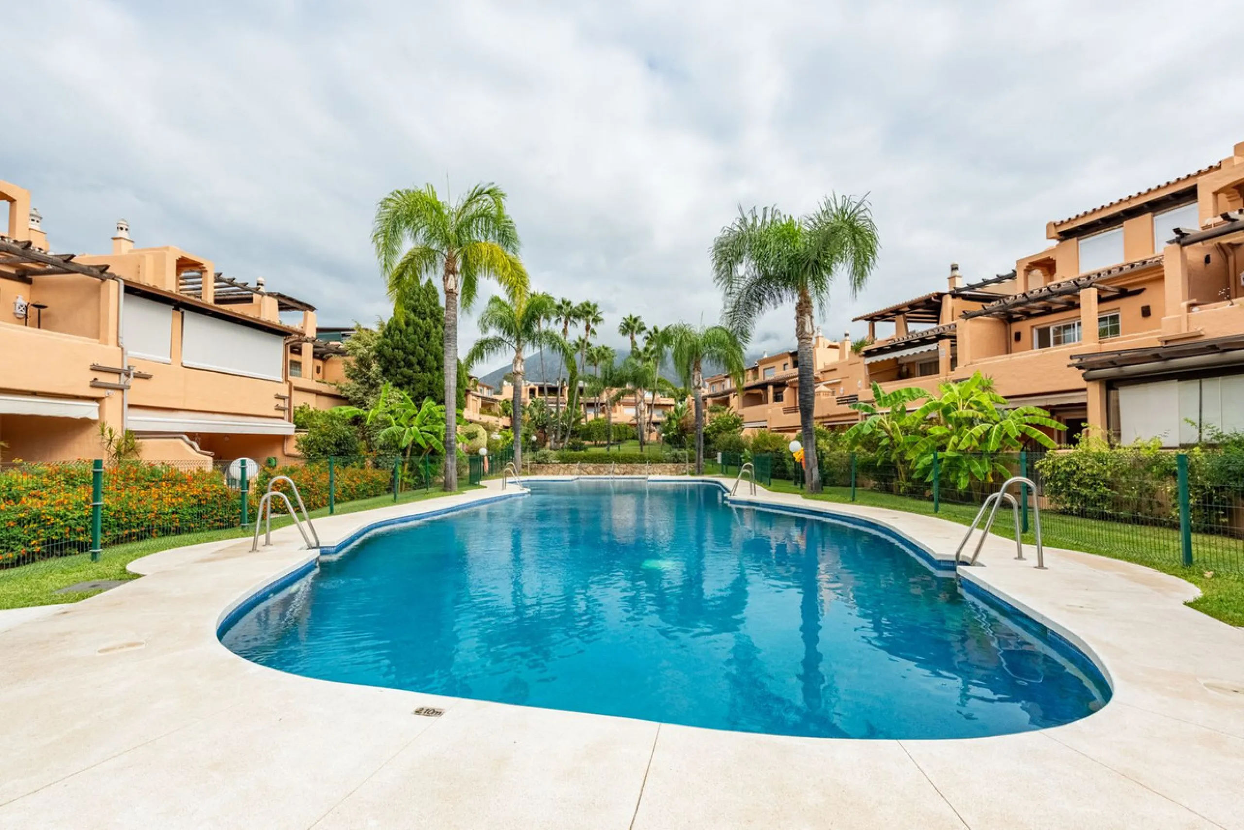 Located within the secure gated community of Oasis de Nagüeles, this beautifully presented semi-detached home offers the perfect blend of comfort, style, and convenience. With three bedrooms, generous living spaces, and a prime location in one of Marbella