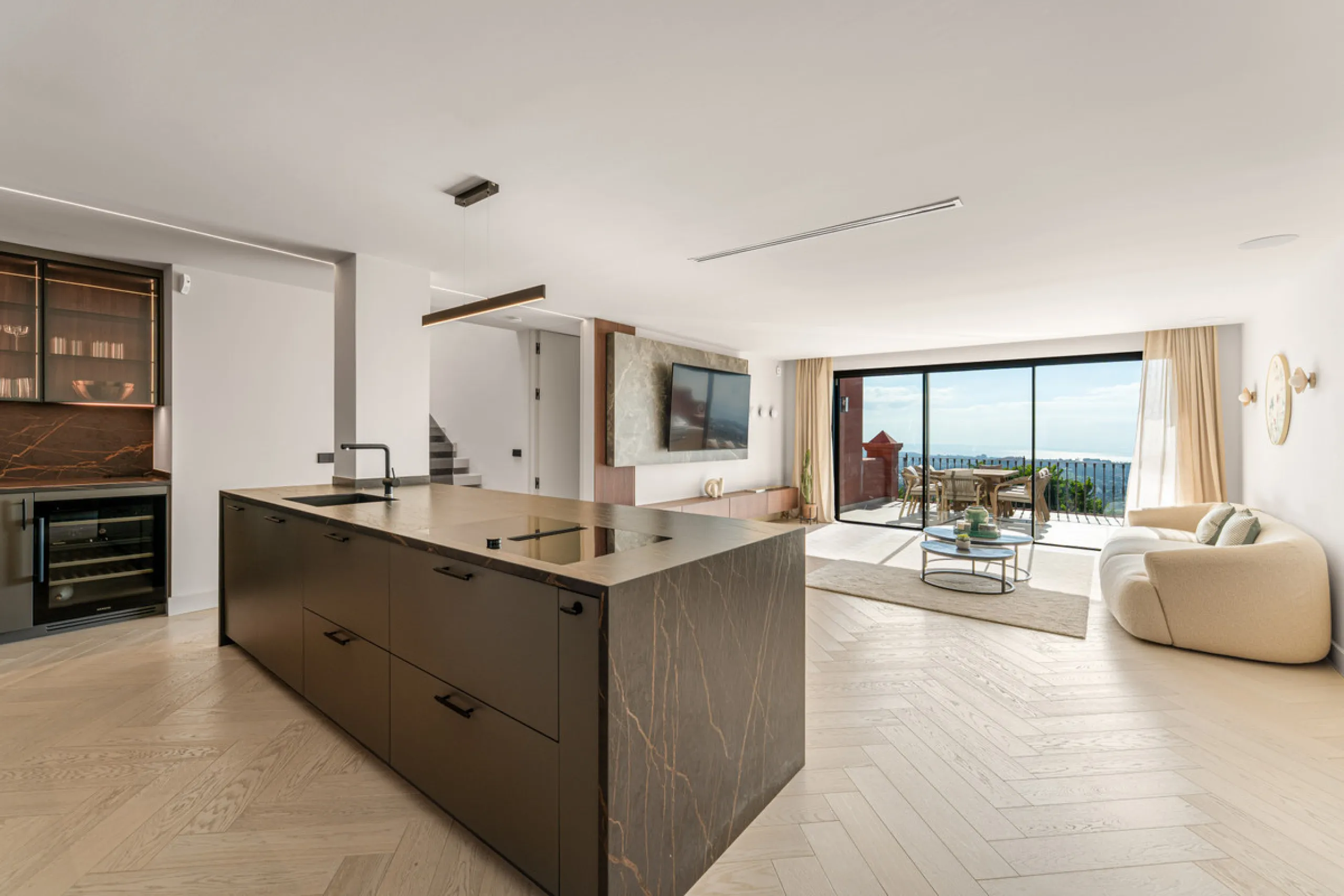 Apartment - Penthouse Duplex в продаже в Benahavís, Málaga. В доме 4 спален и 4 ванных комнат. Площадь дома 253 м²
