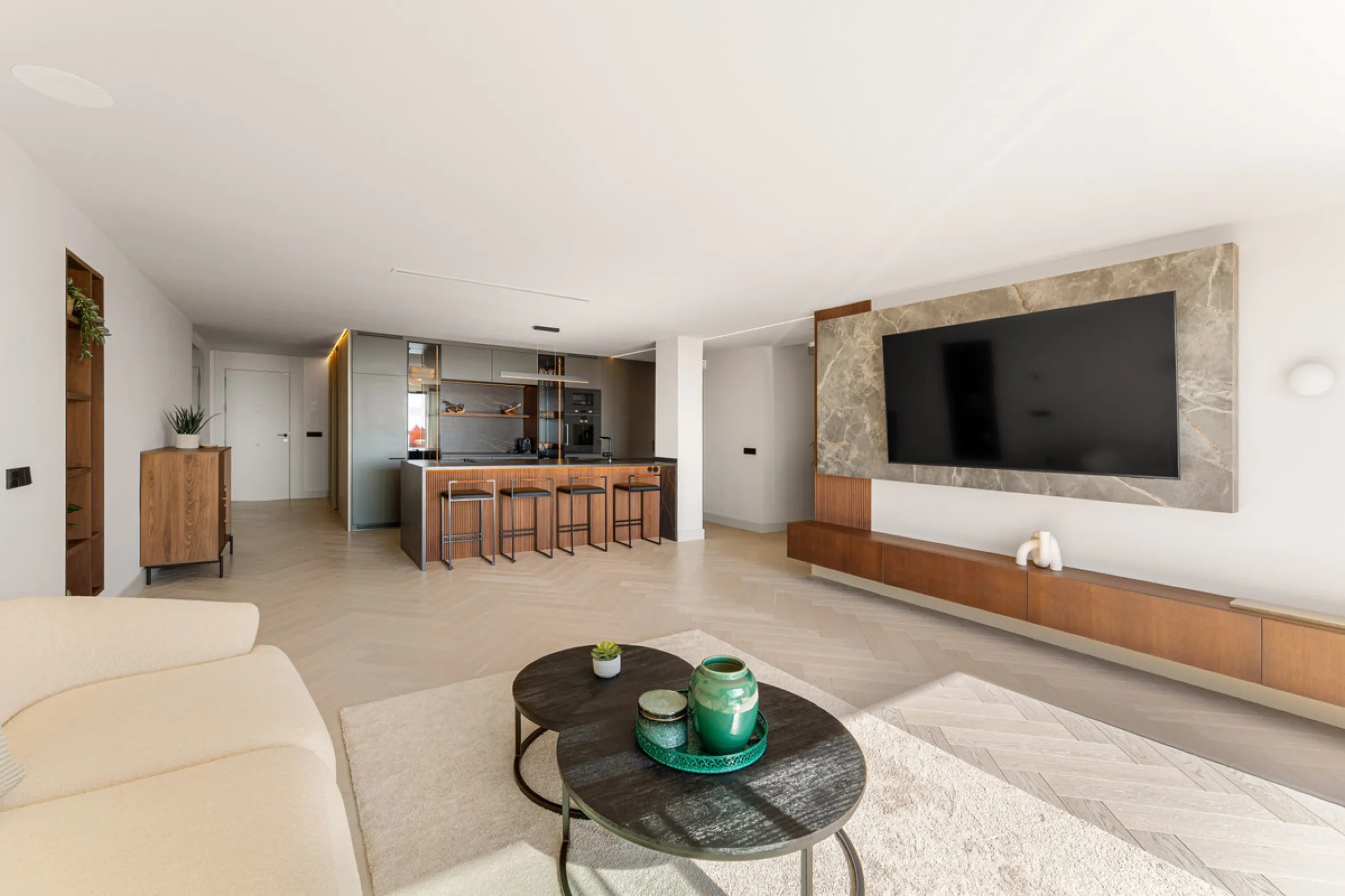 Apartment - Penthouse Duplex в продаже в Benahavís, Málaga. В доме 4 спален и 4 ванных комнат. Площадь дома 253 м²