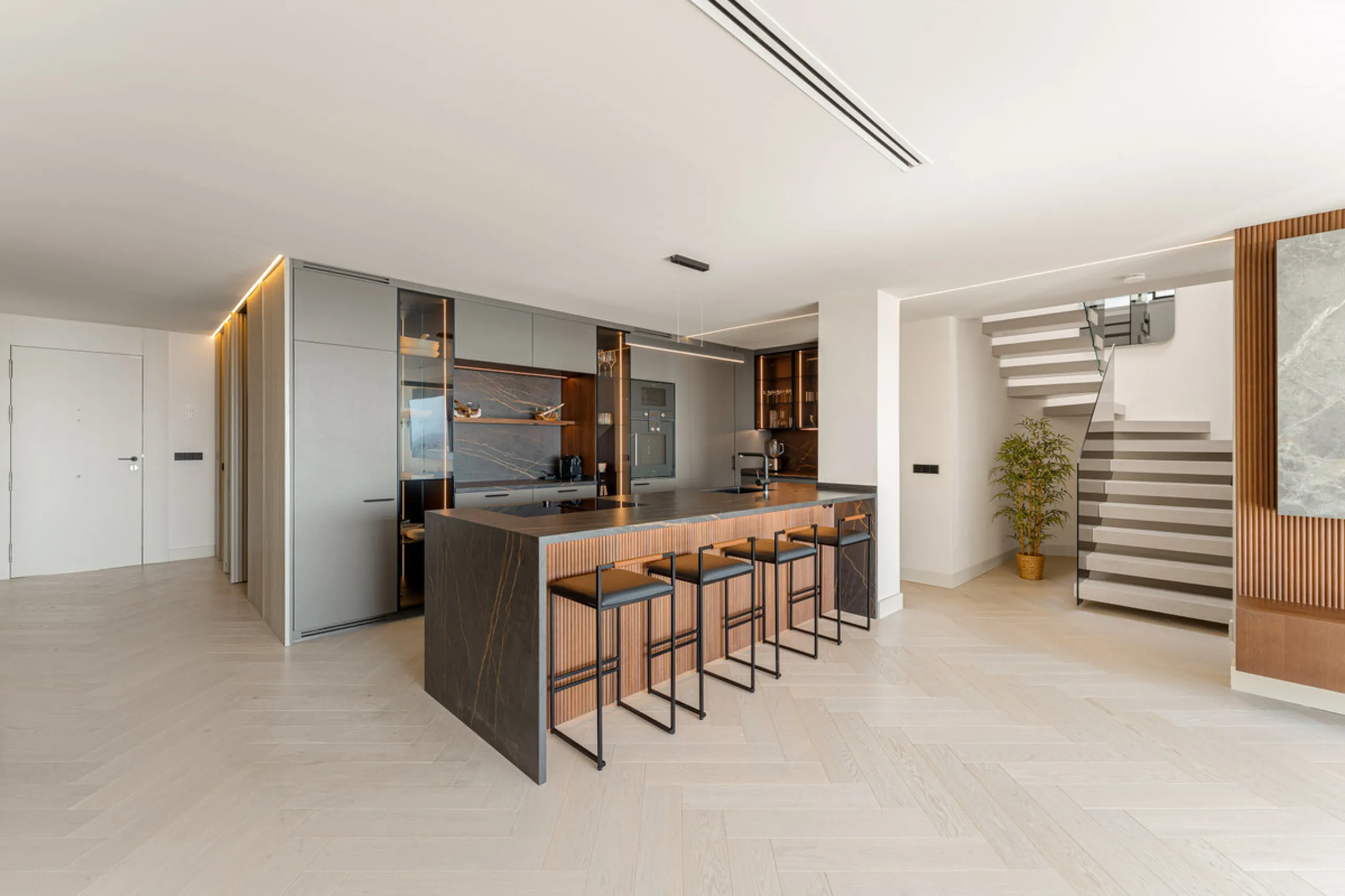 Apartment - Penthouse Duplex в продаже в Benahavís, Málaga. В доме 4 спален и 4 ванных комнат. Площадь дома 253 м²
