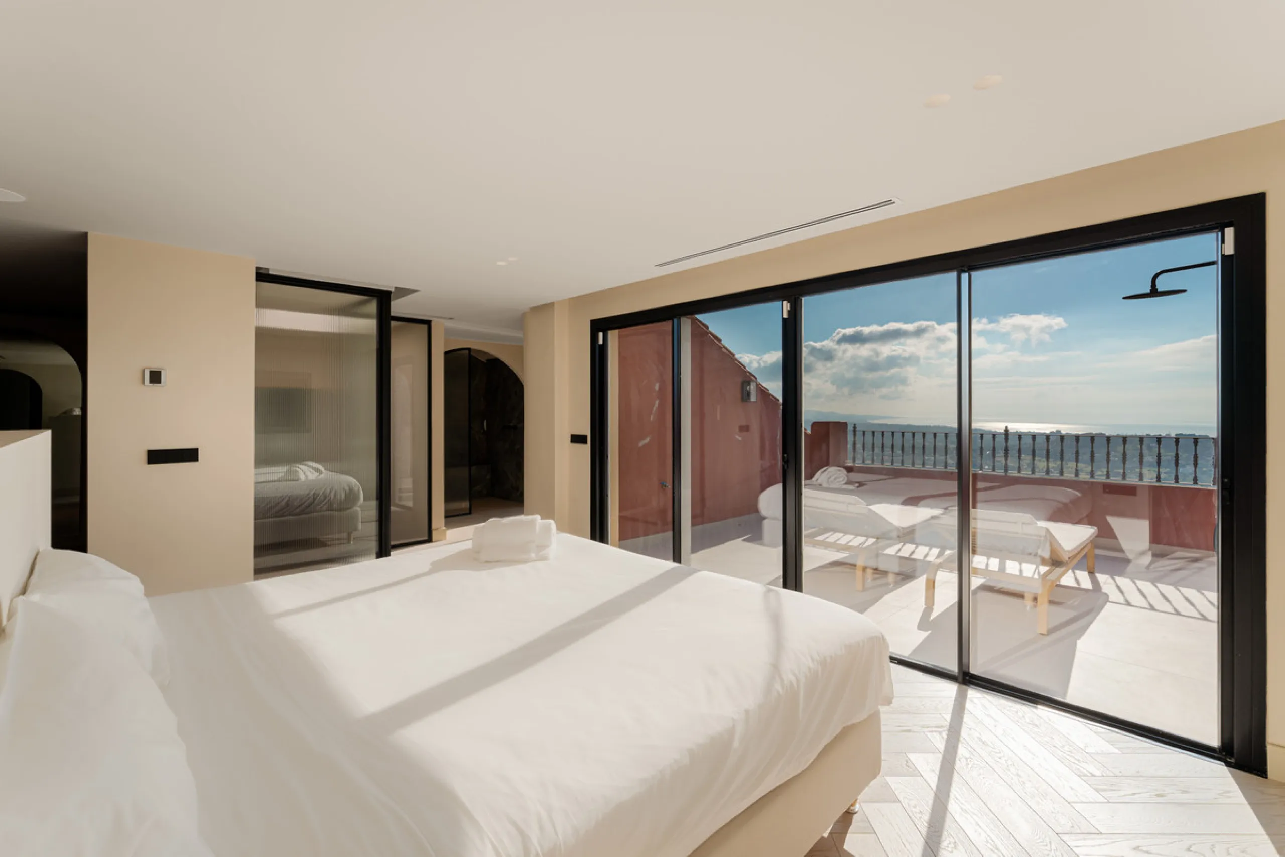 Apartment - Penthouse Duplex в продаже в Benahavís, Málaga. В доме 4 спален и 4 ванных комнат. Площадь дома 253 м²