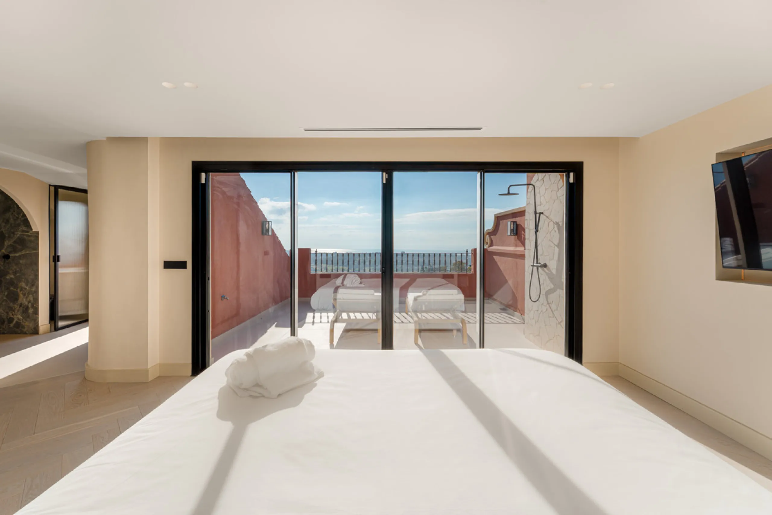 Apartment - Penthouse Duplex в продаже в Benahavís, Málaga. В доме 4 спален и 4 ванных комнат. Площадь дома 253 м²