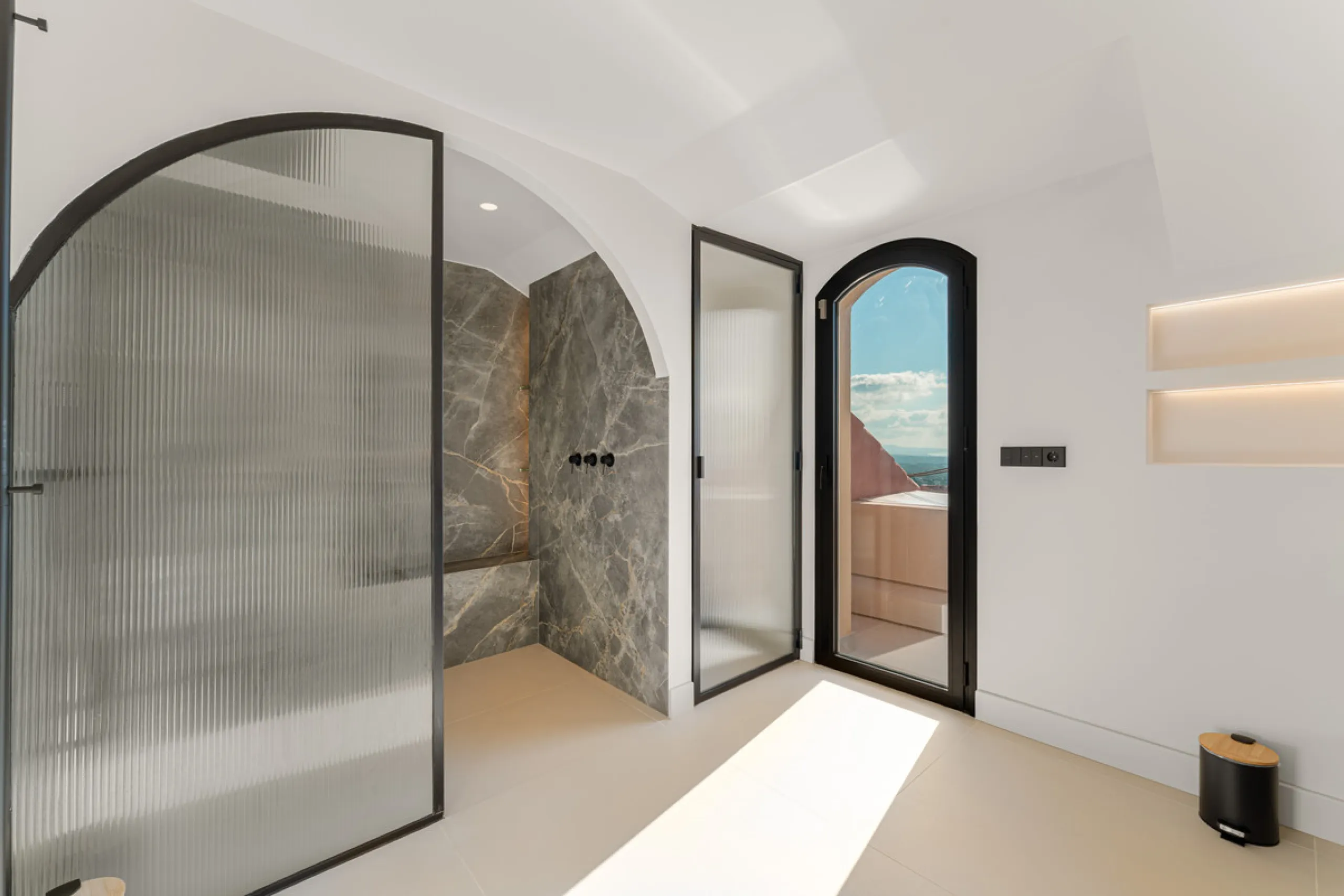 Apartment - Penthouse Duplex в продаже в Benahavís, Málaga. В доме 4 спален и 4 ванных комнат. Площадь дома 253 м²