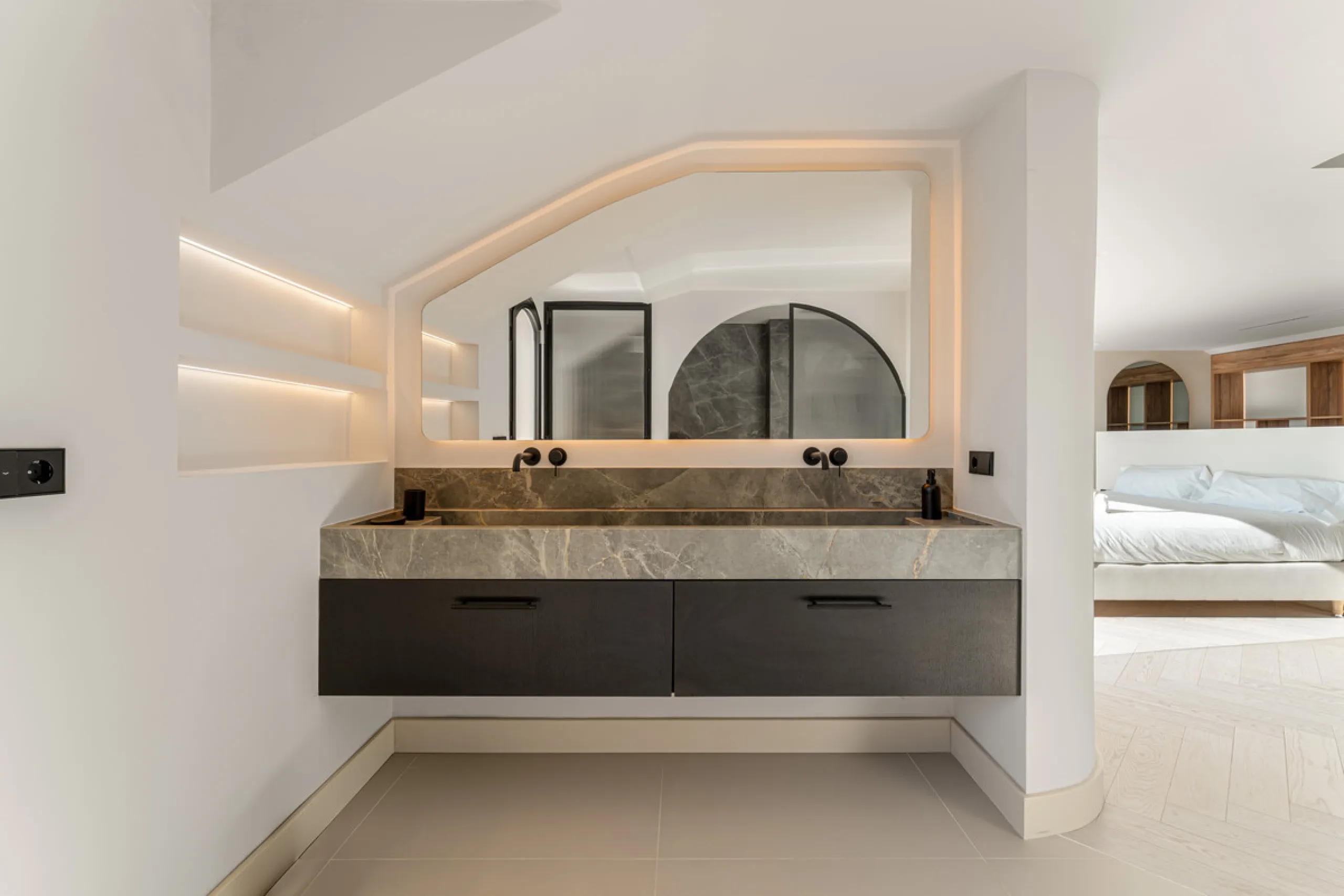 Apartment - Penthouse Duplex в продаже в Benahavís, Málaga. В доме 4 спален и 4 ванных комнат. Площадь дома 253 м²