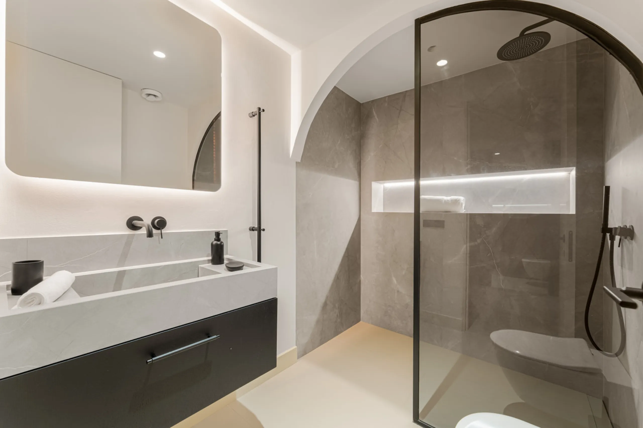 Apartment - Penthouse Duplex в продаже в Benahavís, Málaga. В доме 4 спален и 4 ванных комнат. Площадь дома 253 м²
