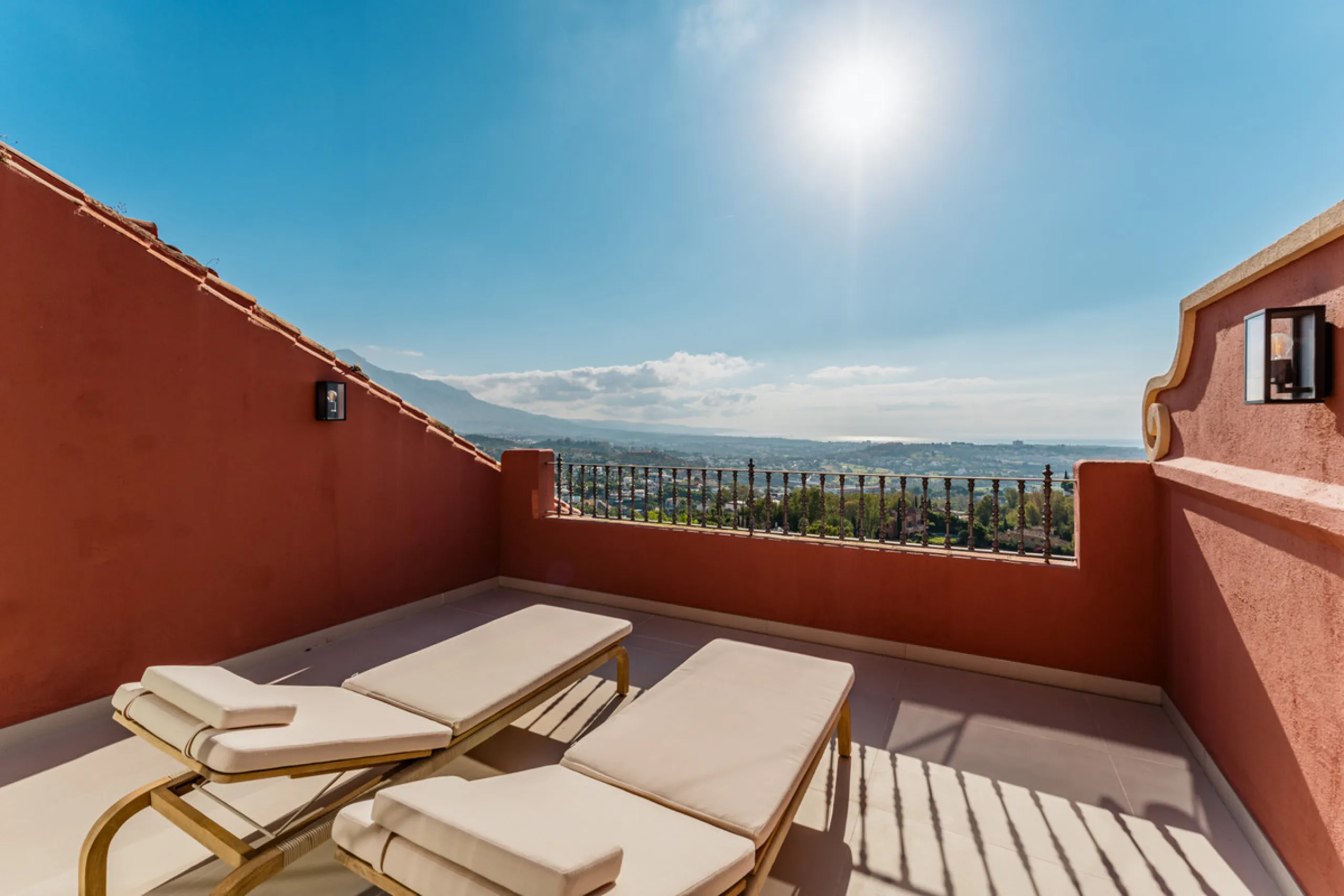 Apartment - Penthouse Duplex в продаже в Benahavís, Málaga. В доме 4 спален и 4 ванных комнат. Площадь дома 253 м²