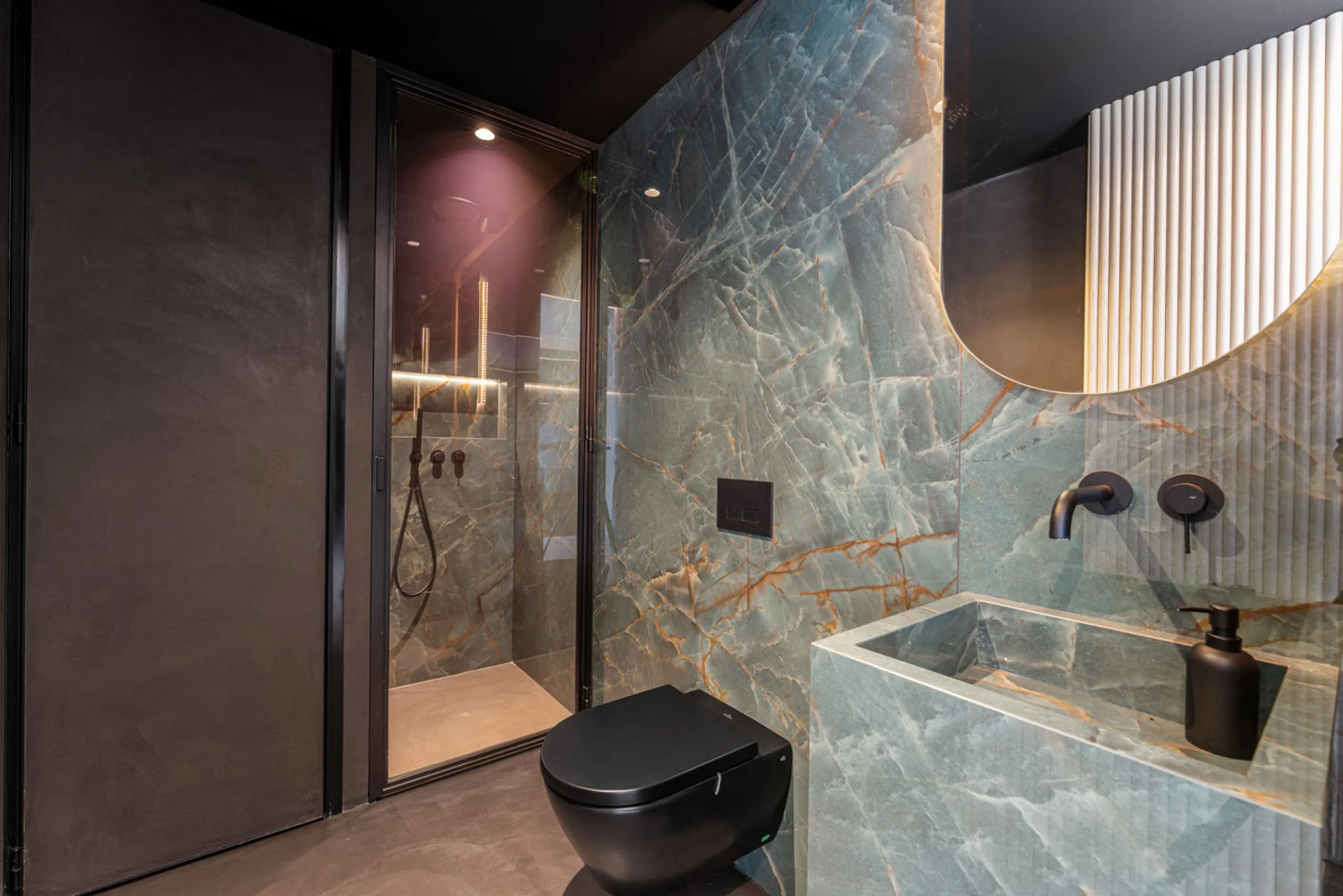 Apartment - Penthouse Duplex в продаже в Benahavís, Málaga. В доме 4 спален и 4 ванных комнат. Площадь дома 253 м²