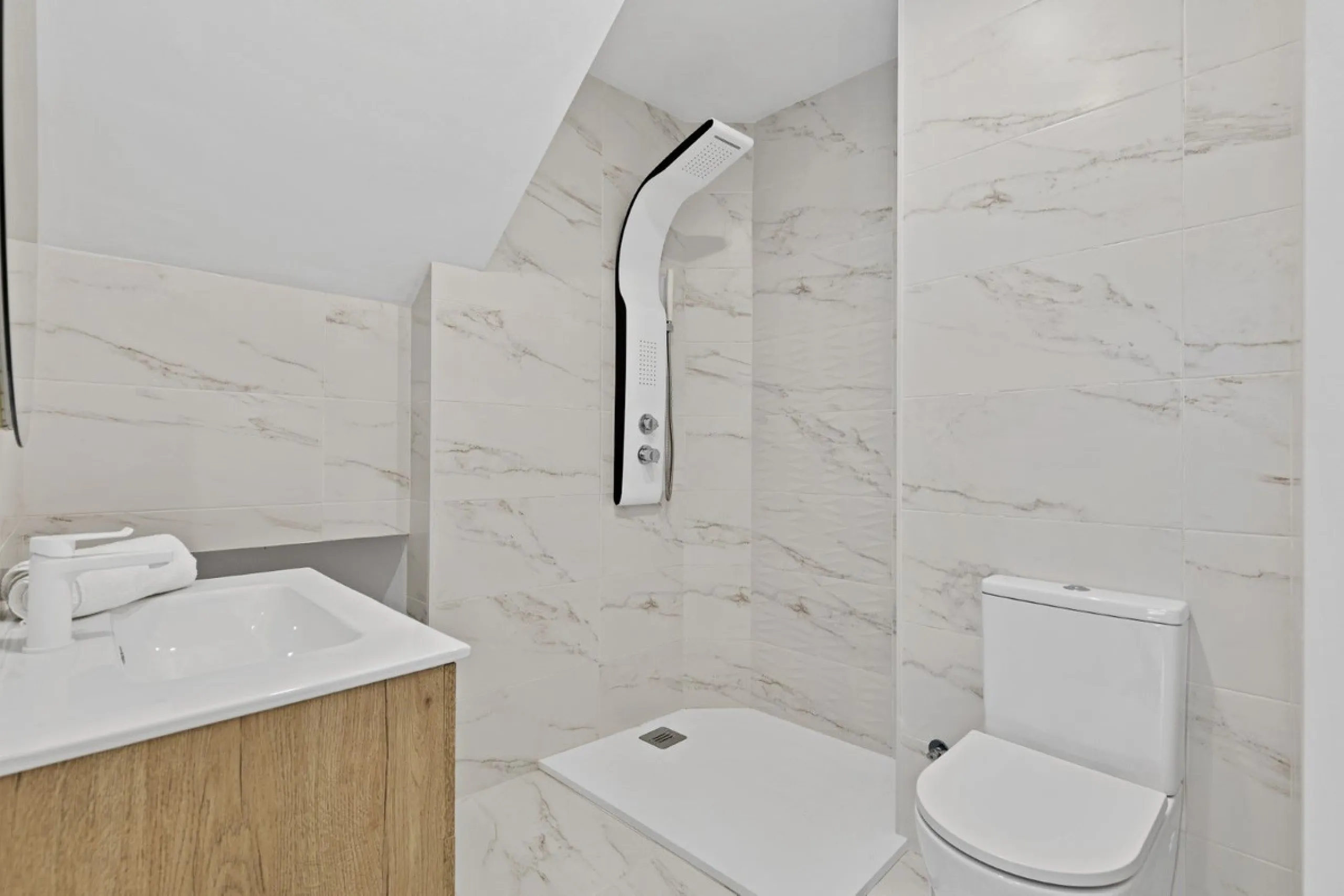 House - Townhouse в продаже в Mijas, Málaga. В доме 2 спален и 2 ванных комнат. Площадь дома 113 м². Площадь участка 100 м²