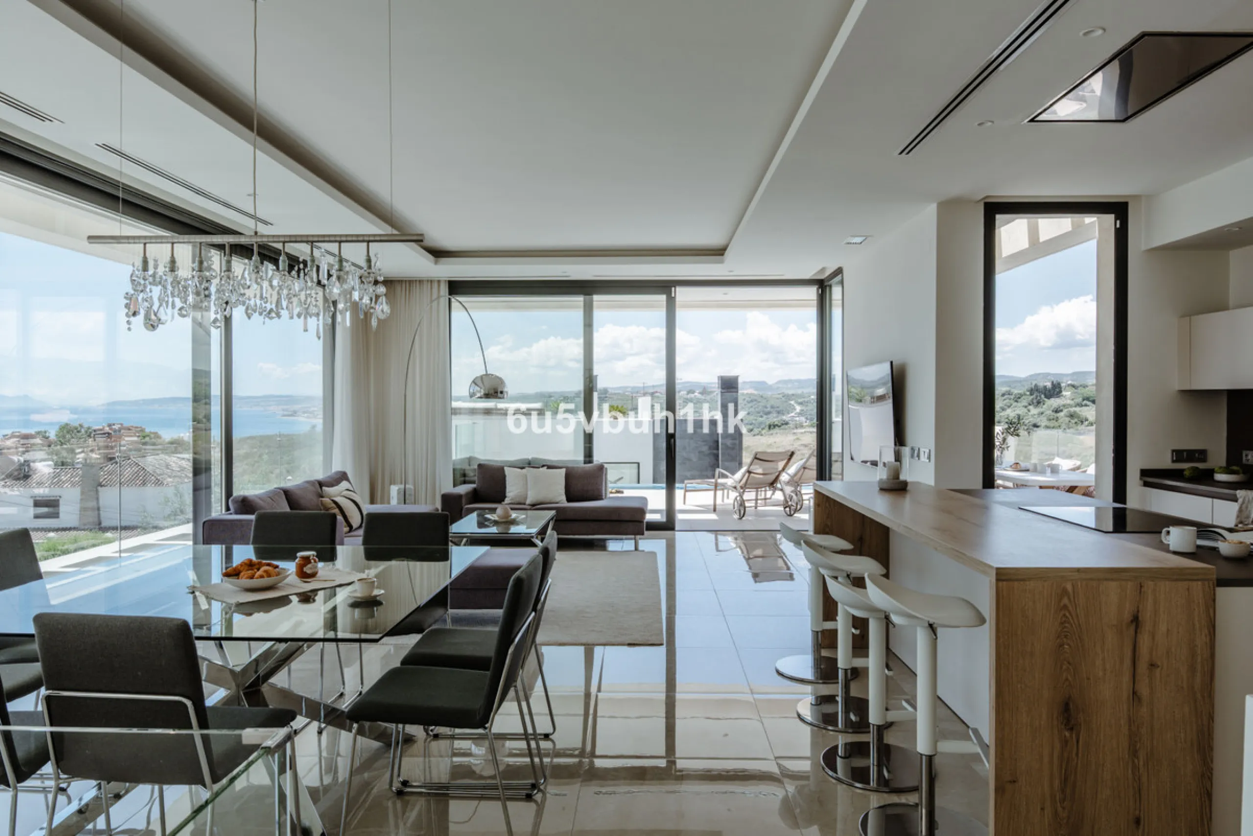 House - Detached Villa в продаже в Estepona, Málaga. В доме 5 спален и 4 ванных комнат. Площадь дома 508 м². Площадь участка 624 м²