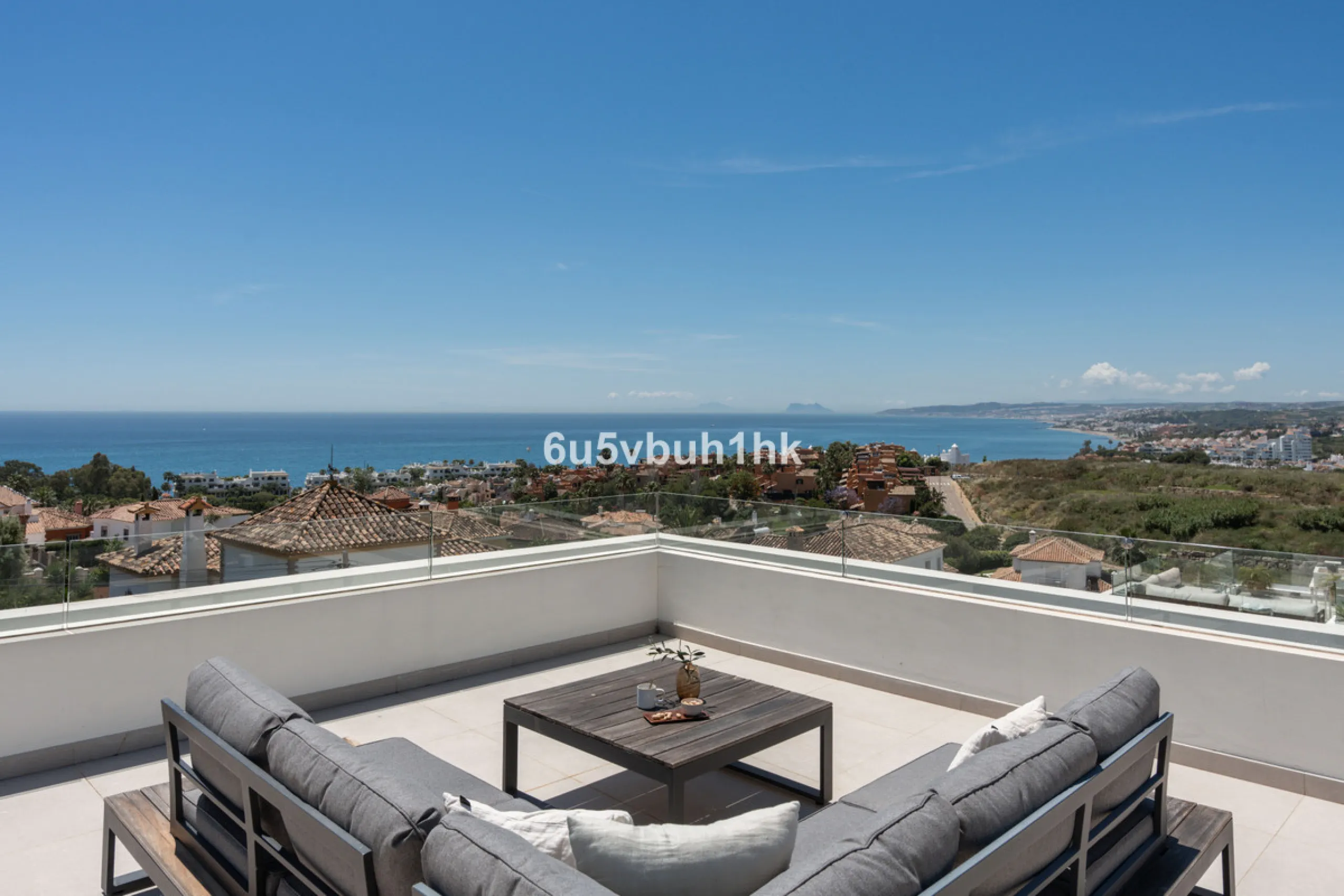 House - Detached Villa в продаже в Estepona, Málaga. В доме 5 спален и 4 ванных комнат. Площадь дома 508 м². Площадь участка 624 м²