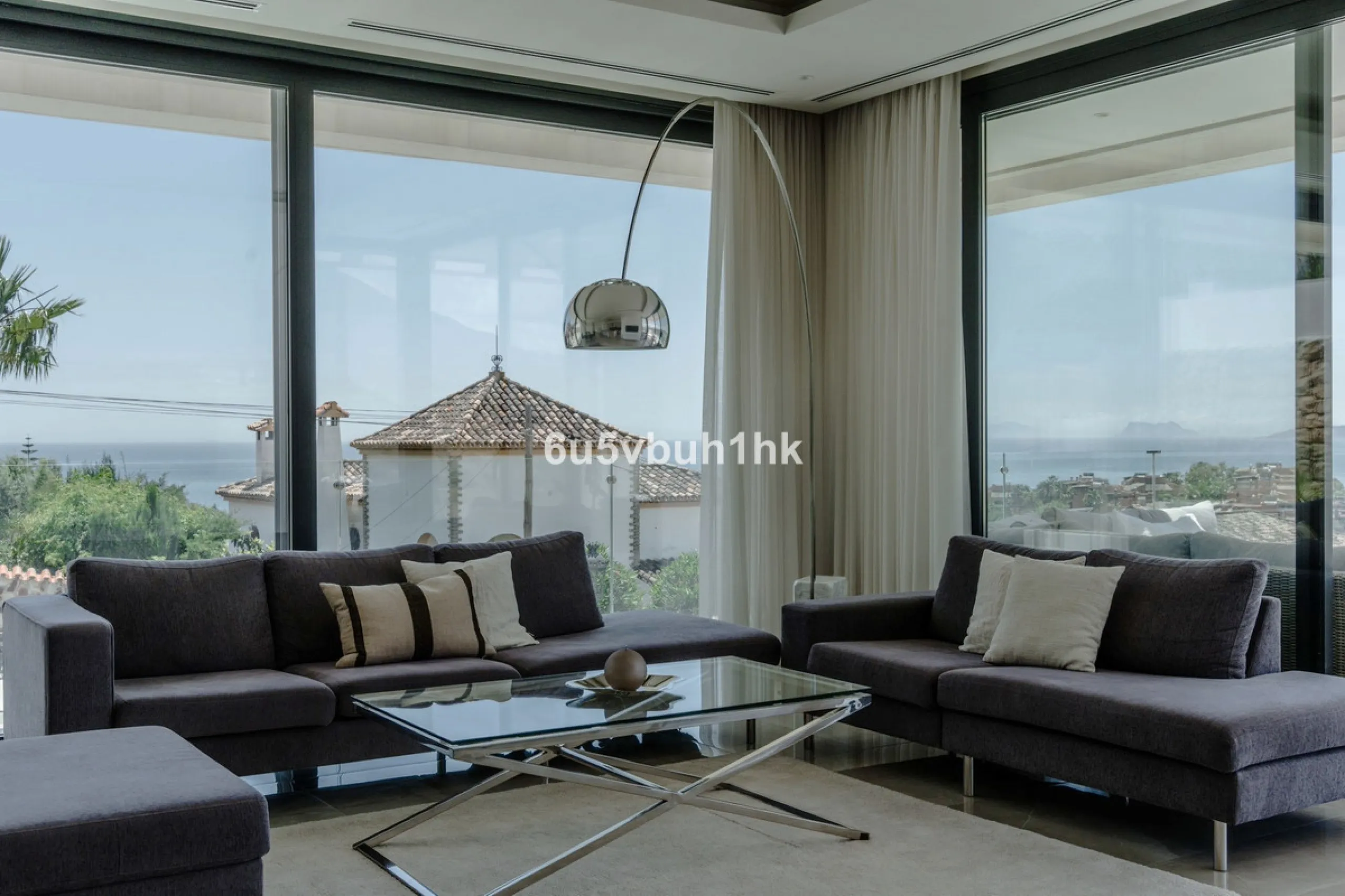 House - Detached Villa в продаже в Estepona, Málaga. В доме 5 спален и 4 ванных комнат. Площадь дома 508 м². Площадь участка 624 м²