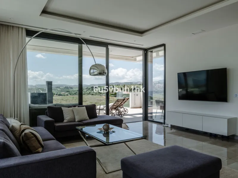 House - Detached Villa в продаже в Estepona, Málaga. В доме 5 спален и 4 ванных комнат. Площадь дома 508 м². Площадь участка 624 м²