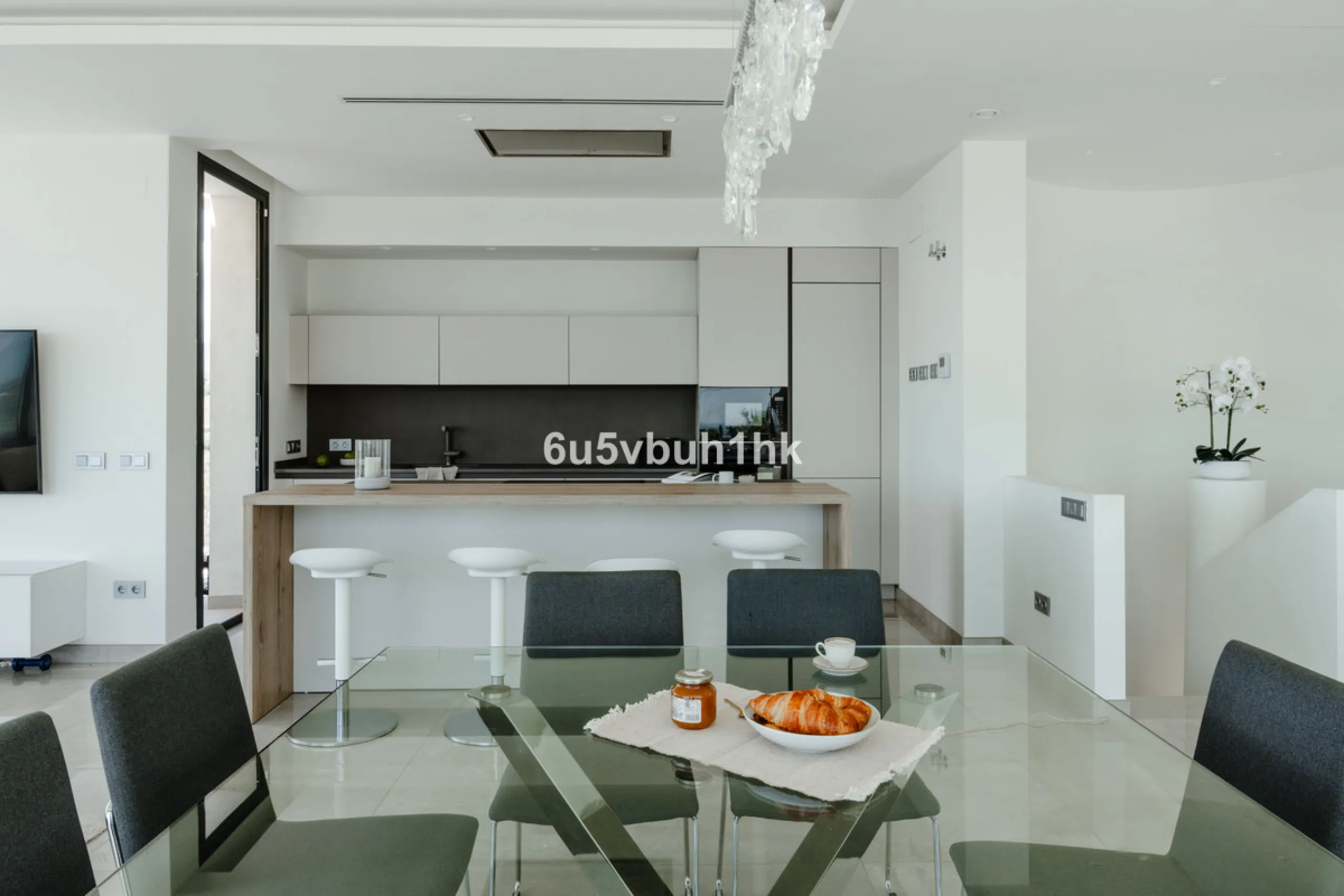 House - Detached Villa в продаже в Estepona, Málaga. В доме 5 спален и 4 ванных комнат. Площадь дома 508 м². Площадь участка 624 м²