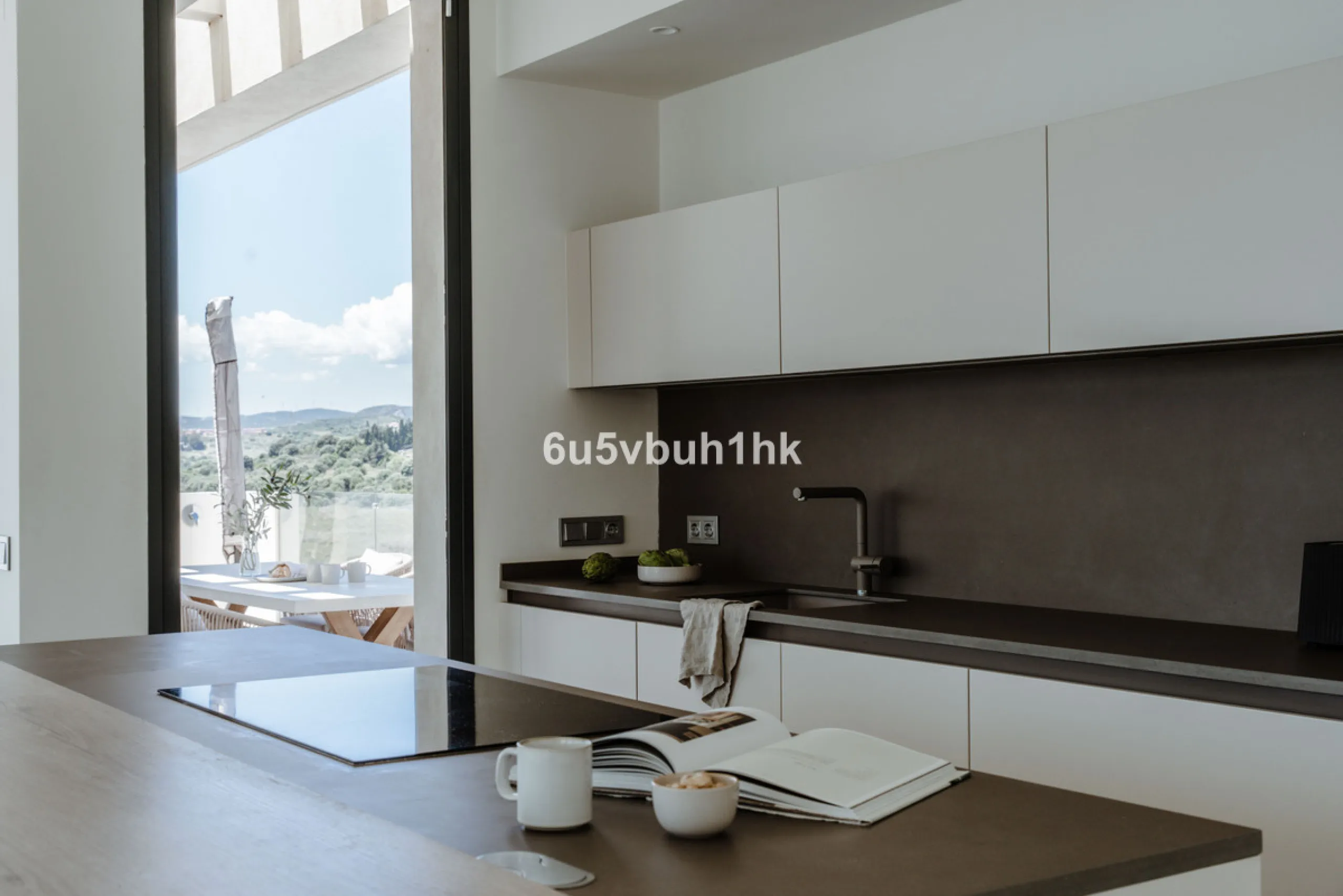 House - Detached Villa в продаже в Estepona, Málaga. В доме 5 спален и 4 ванных комнат. Площадь дома 508 м². Площадь участка 624 м²