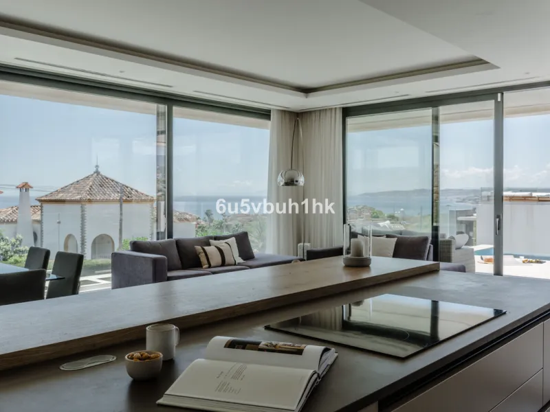 House - Detached Villa в продаже в Estepona, Málaga. В доме 5 спален и 4 ванных комнат. Площадь дома 508 м². Площадь участка 624 м²