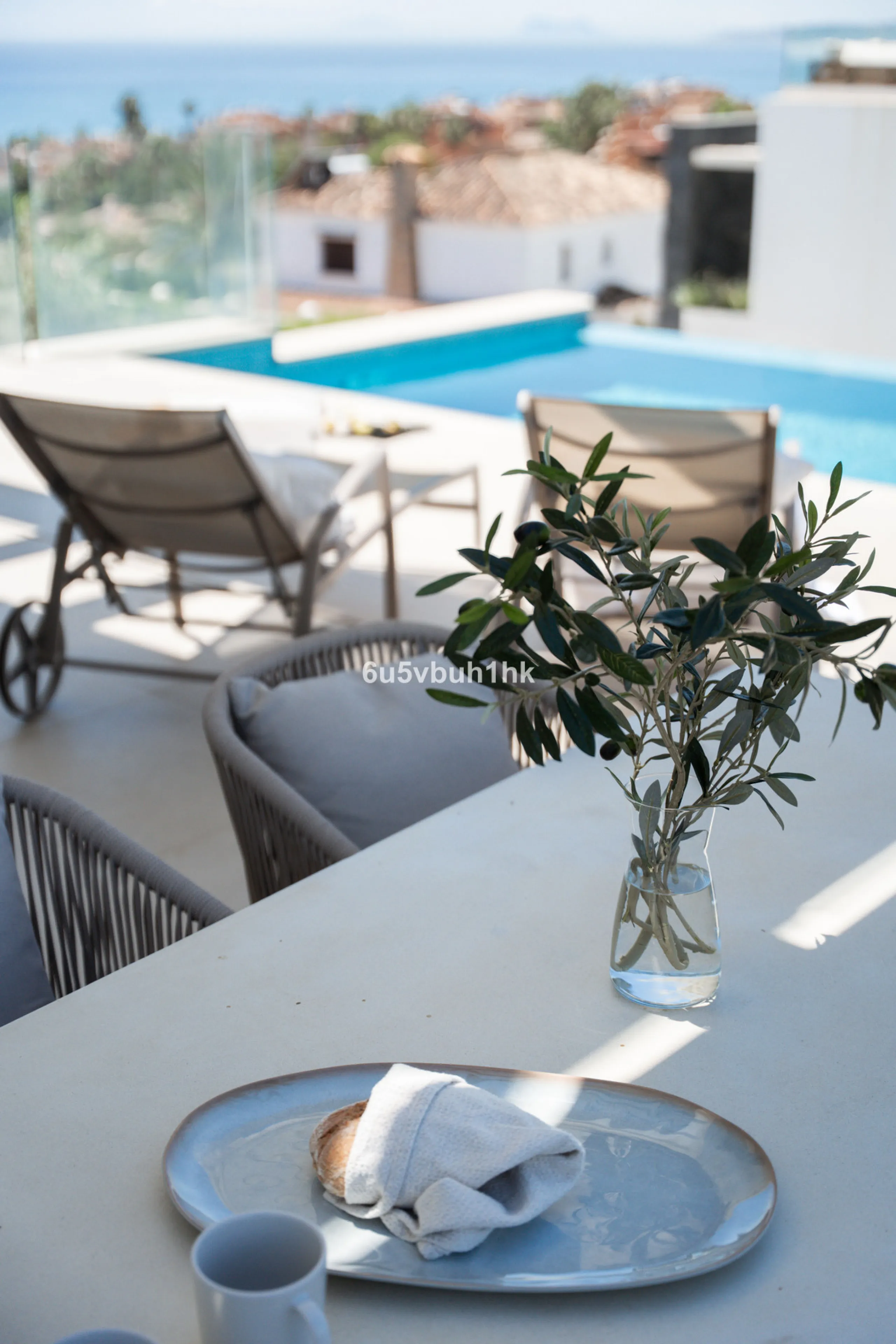 House - Detached Villa в продаже в Estepona, Málaga. В доме 5 спален и 4 ванных комнат. Площадь дома 508 м². Площадь участка 624 м²