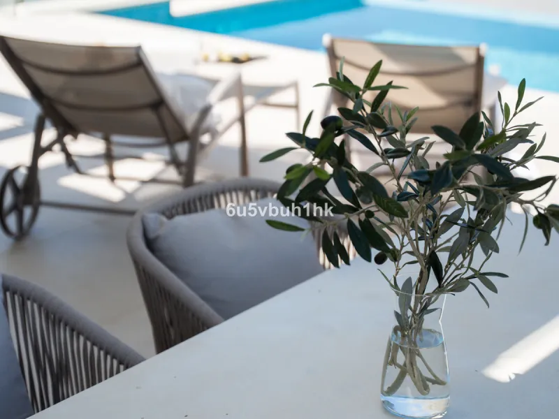 House - Detached Villa в продаже в Estepona, Málaga. В доме 5 спален и 4 ванных комнат. Площадь дома 508 м². Площадь участка 624 м²