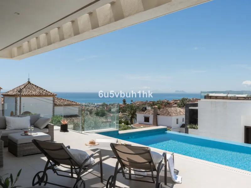 House - Detached Villa в продаже в Estepona, Málaga. В доме 5 спален и 4 ванных комнат. Площадь дома 508 м². Площадь участка 624 м²