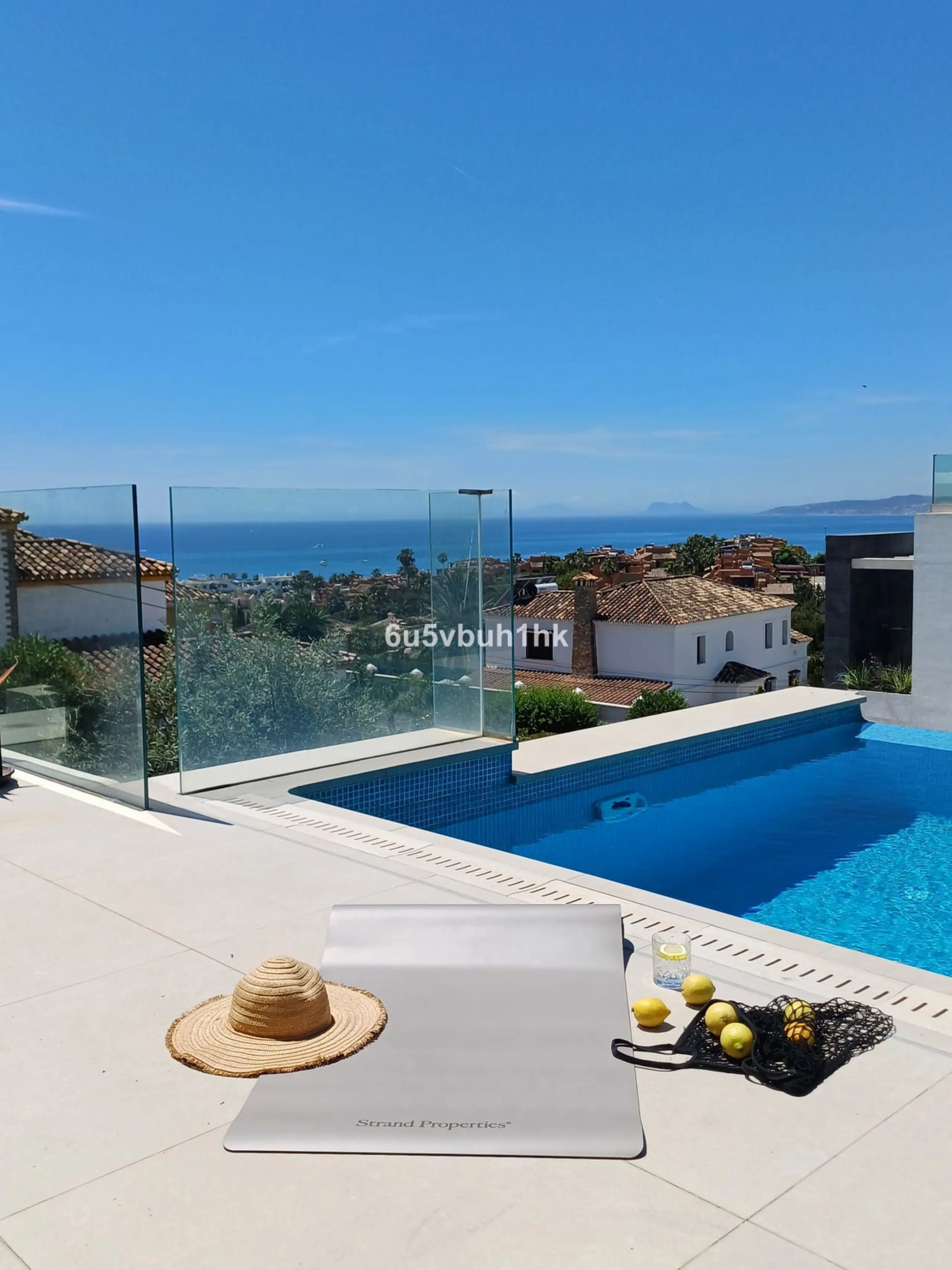 House - Detached Villa в продаже в Estepona, Málaga. В доме 5 спален и 4 ванных комнат. Площадь дома 508 м². Площадь участка 624 м²
