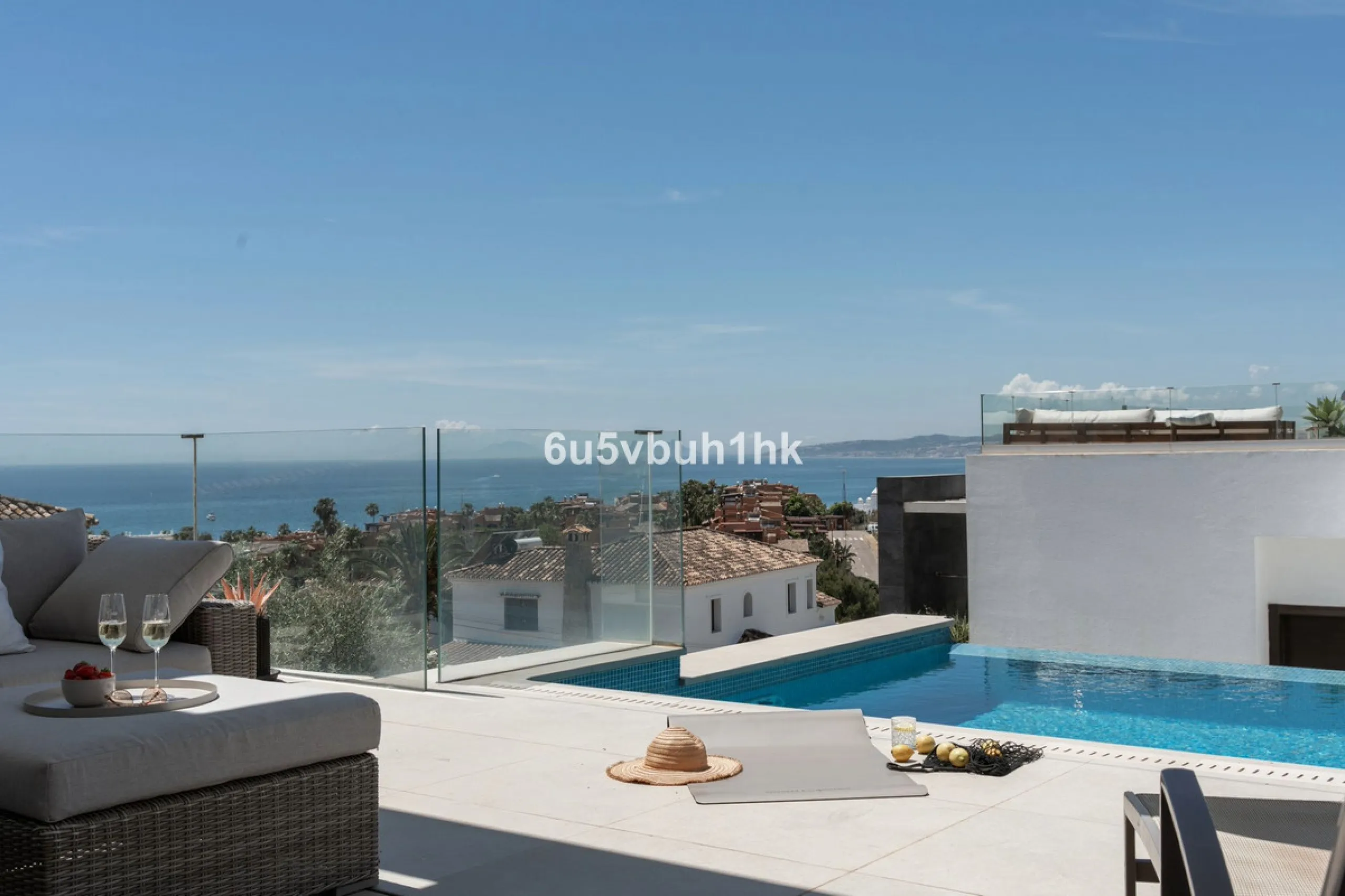 House - Detached Villa в продаже в Estepona, Málaga. В доме 5 спален и 4 ванных комнат. Площадь дома 508 м². Площадь участка 624 м²