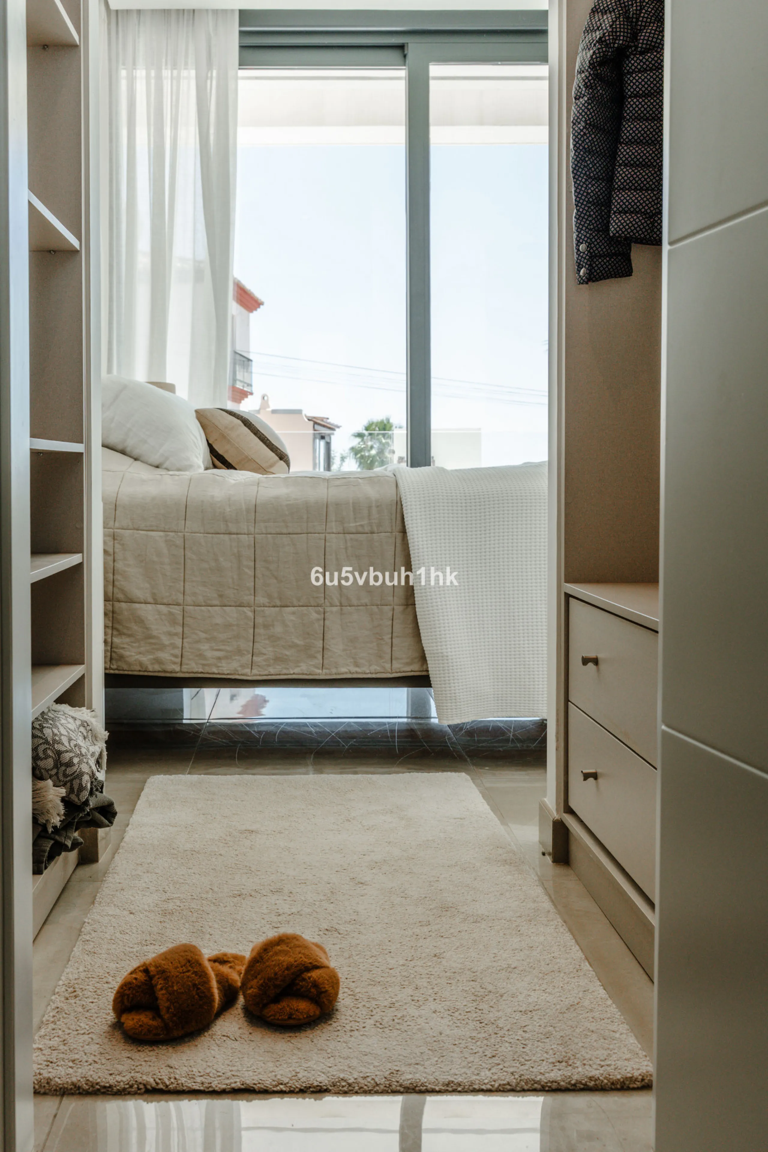 House - Detached Villa в продаже в Estepona, Málaga. В доме 5 спален и 4 ванных комнат. Площадь дома 508 м². Площадь участка 624 м²