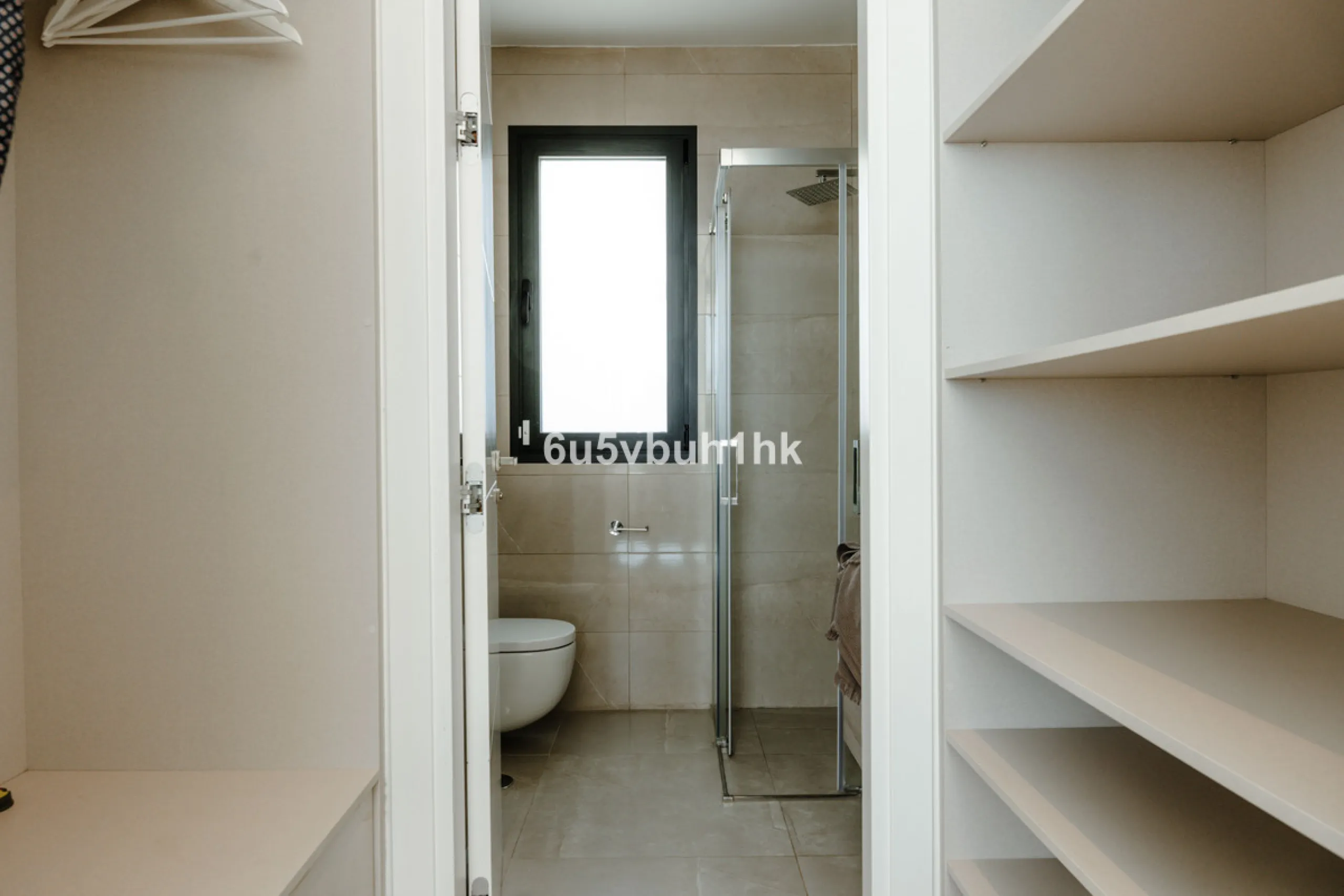 House - Detached Villa в продаже в Estepona, Málaga. В доме 5 спален и 4 ванных комнат. Площадь дома 508 м². Площадь участка 624 м²