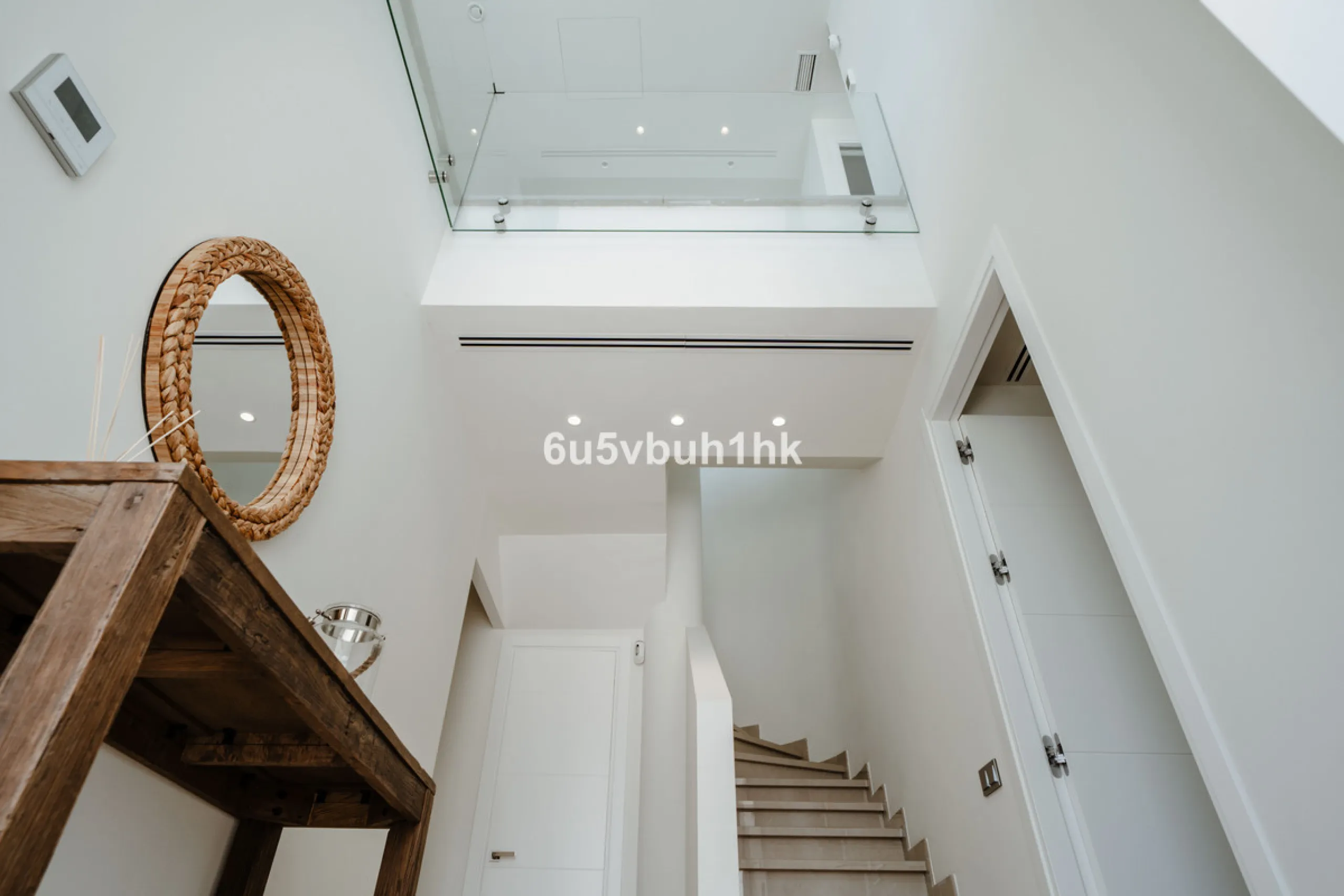 House - Detached Villa в продаже в Estepona, Málaga. В доме 5 спален и 4 ванных комнат. Площадь дома 508 м². Площадь участка 624 м²